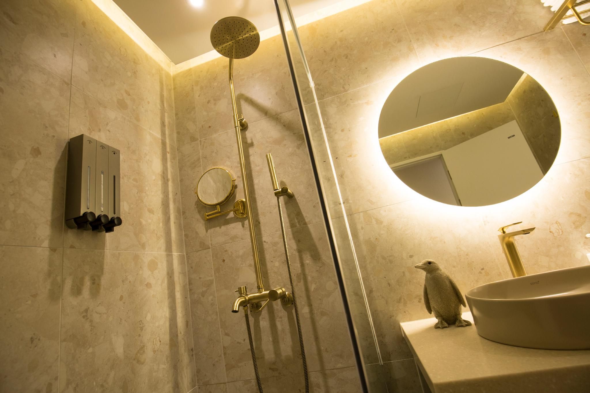 Annex Building Maru Suite - Randomly Assigned