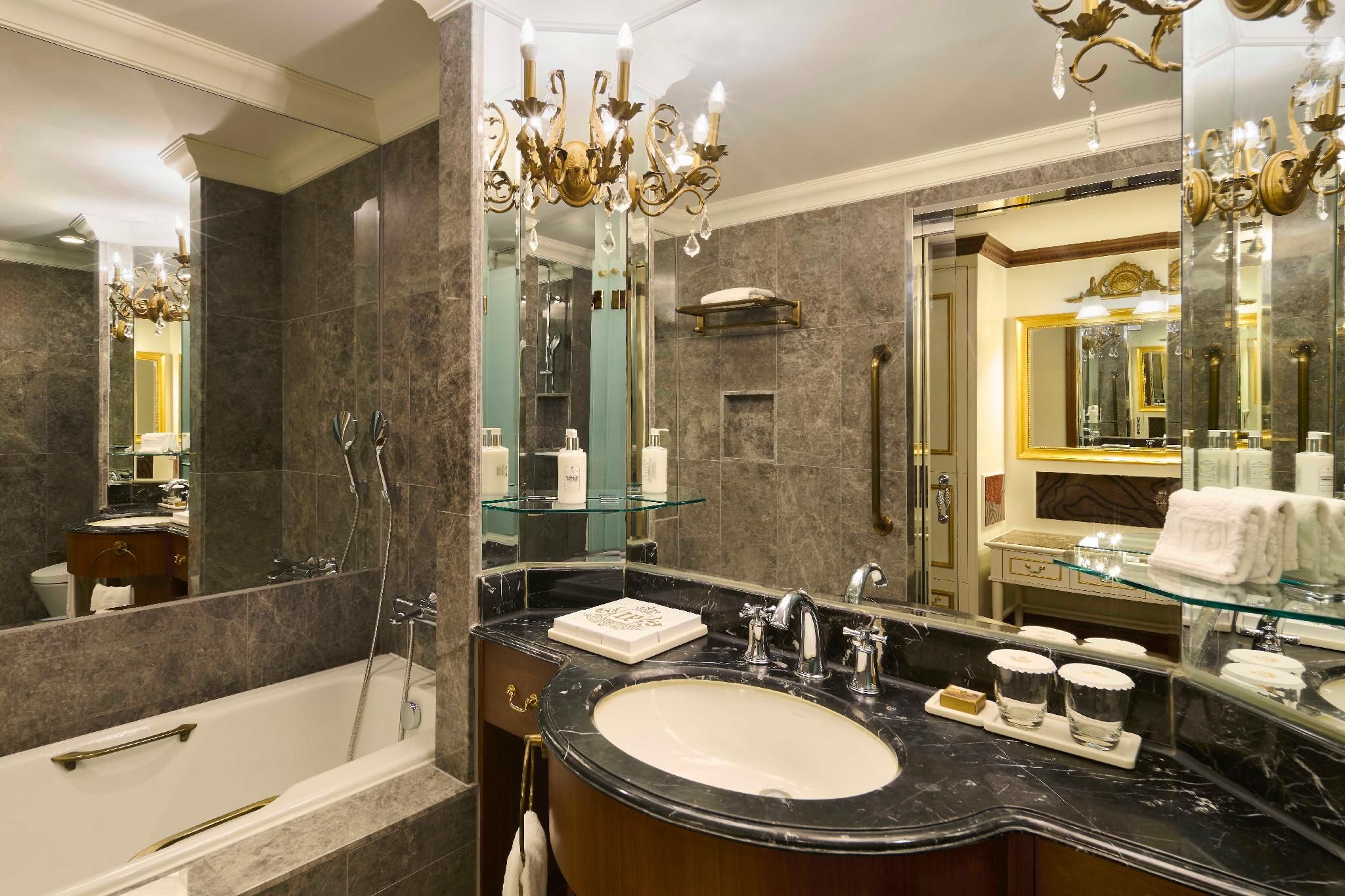 Deluxe Plus Twin Minibar Free