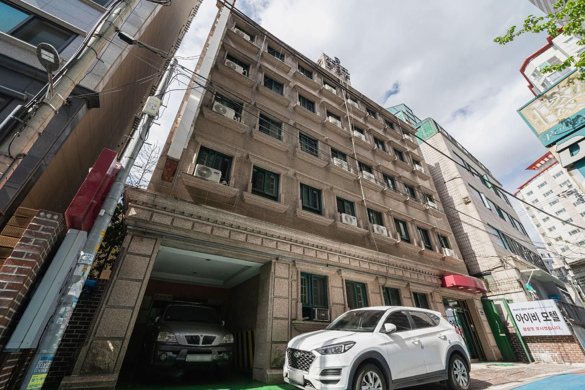 Sungshin University Station Ivy