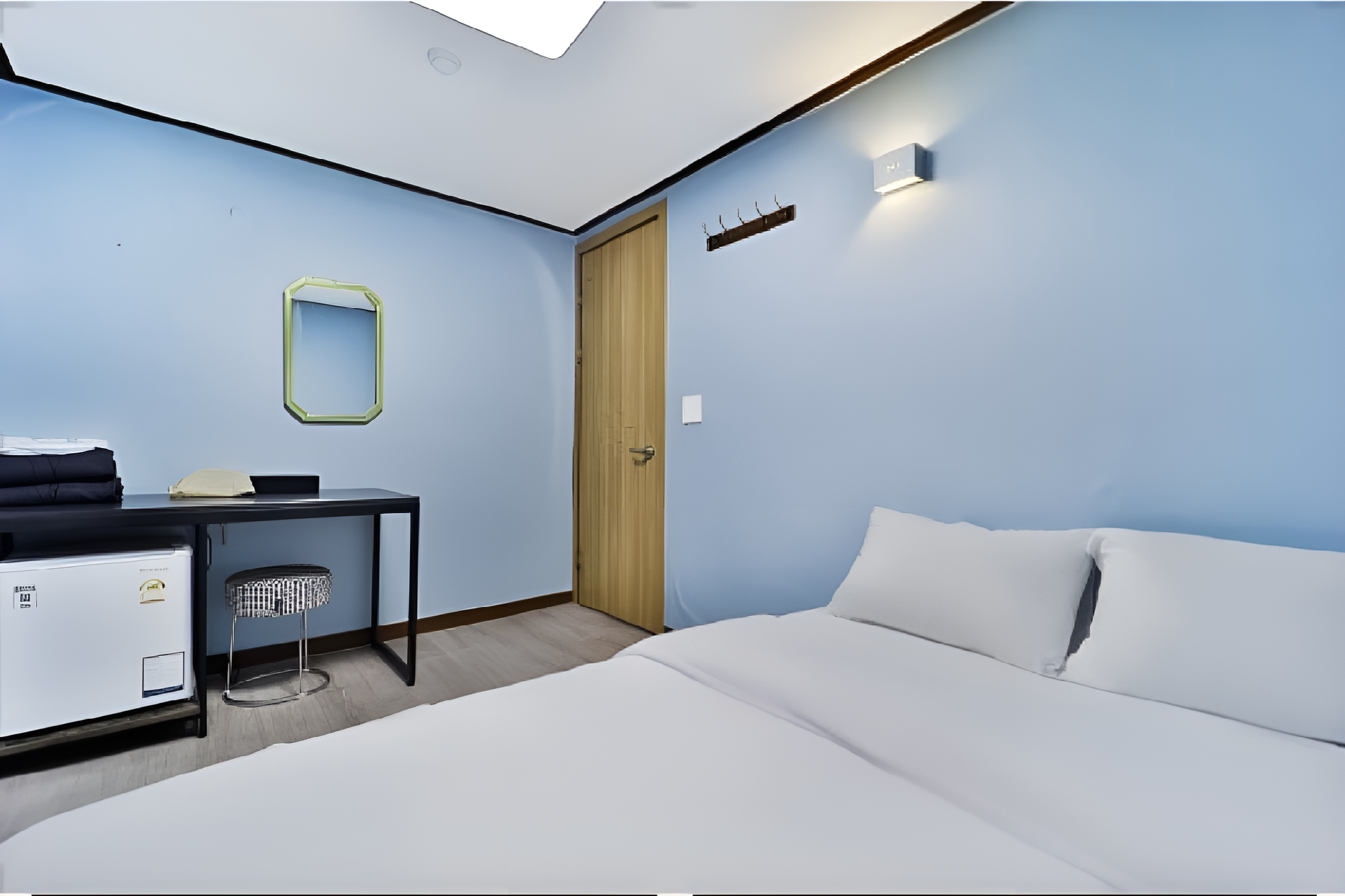 stayaroma Standard Double Room with Window 3