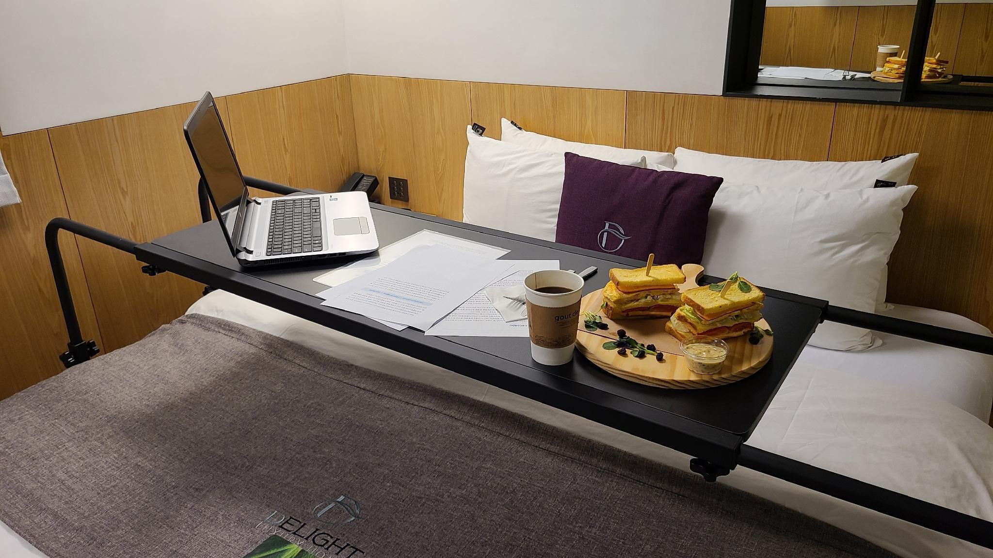 Workcation - Standard Double, Check in & out 11 AM - 8 PM with Lunch, Sandwich & Softdrink