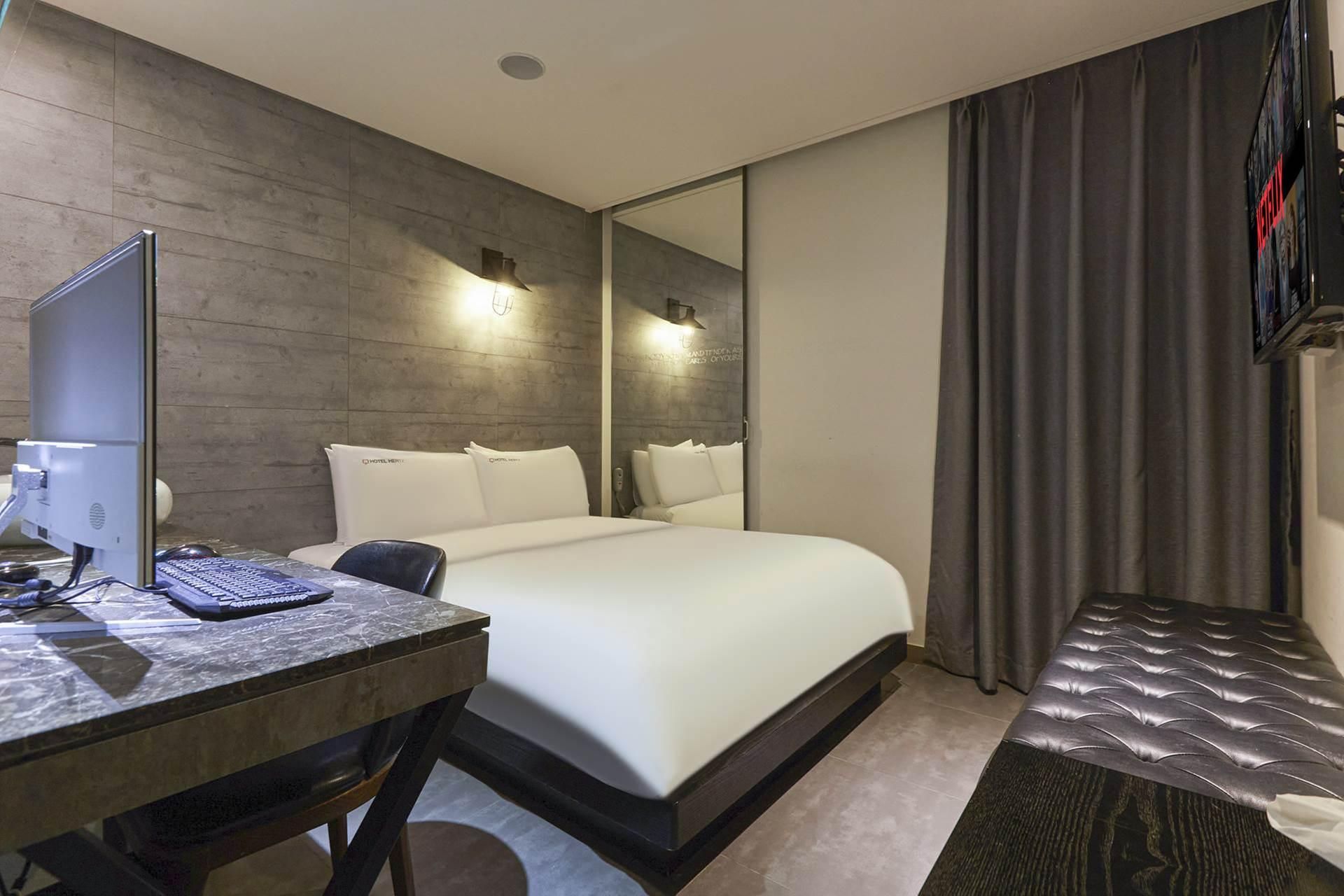 Jongno HERTZ Standard Double Room