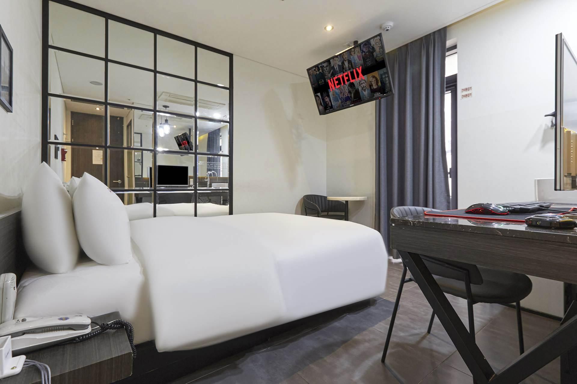 Jongno HERTZ Deluxe Double Room