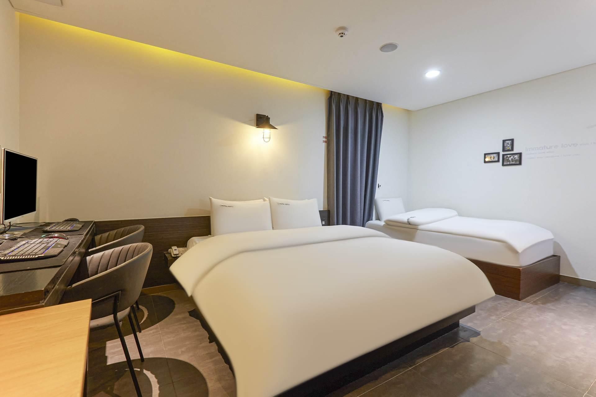 Jongno HERTZ Family Twin Room