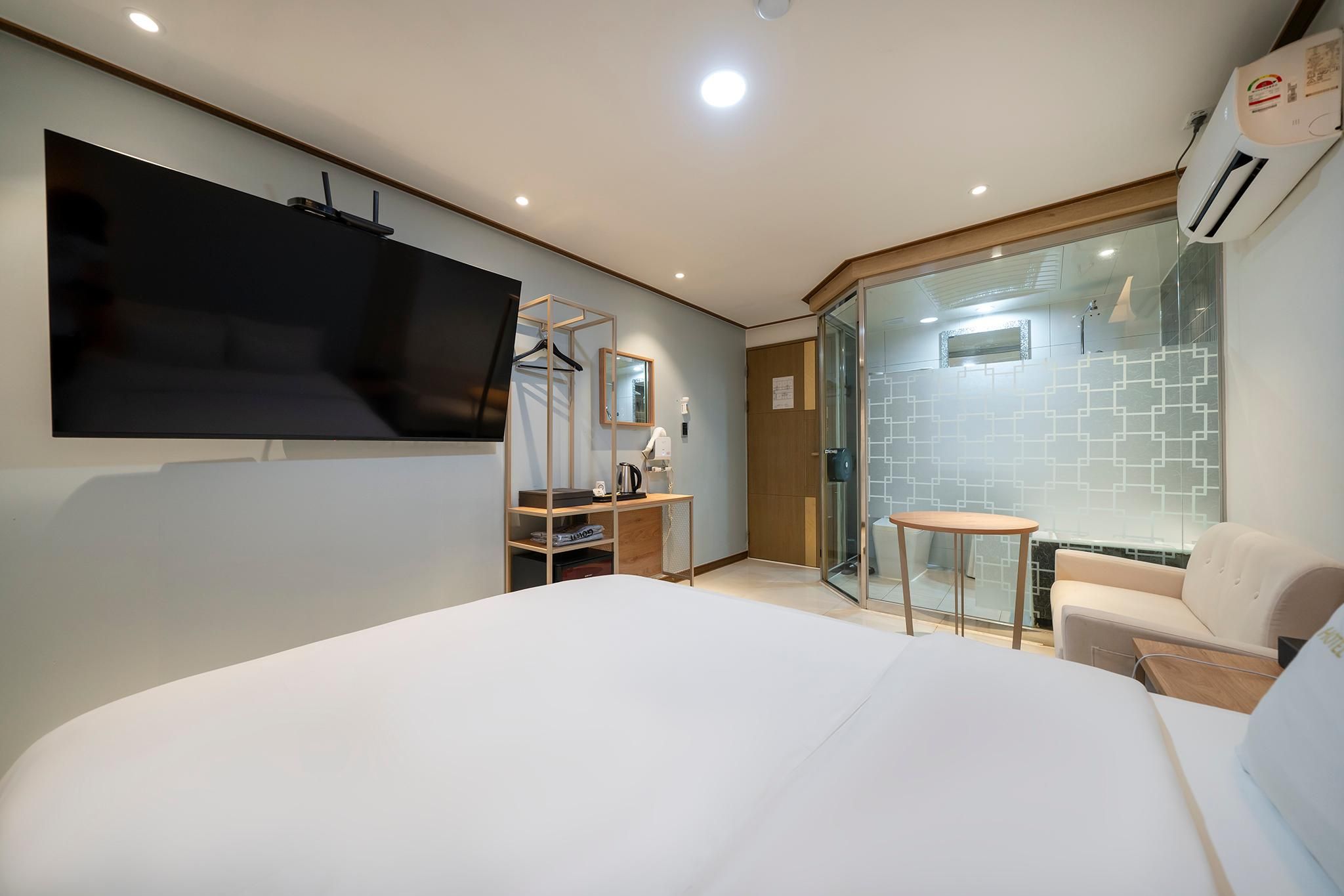 Maru Room (65-inch TV, free Netflix, Wave, and Disney viewing)