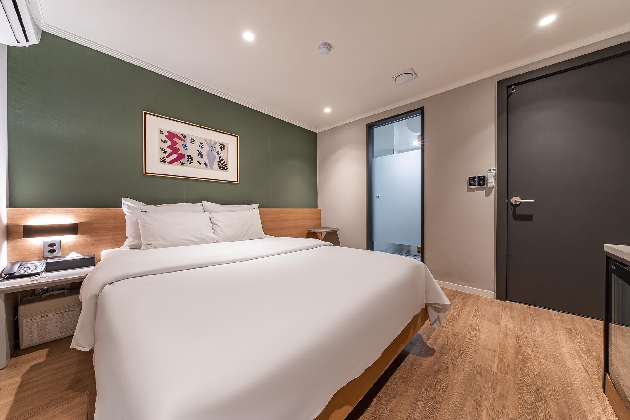 Standard Room - No Parking Included, Check-In After 22:00 PM