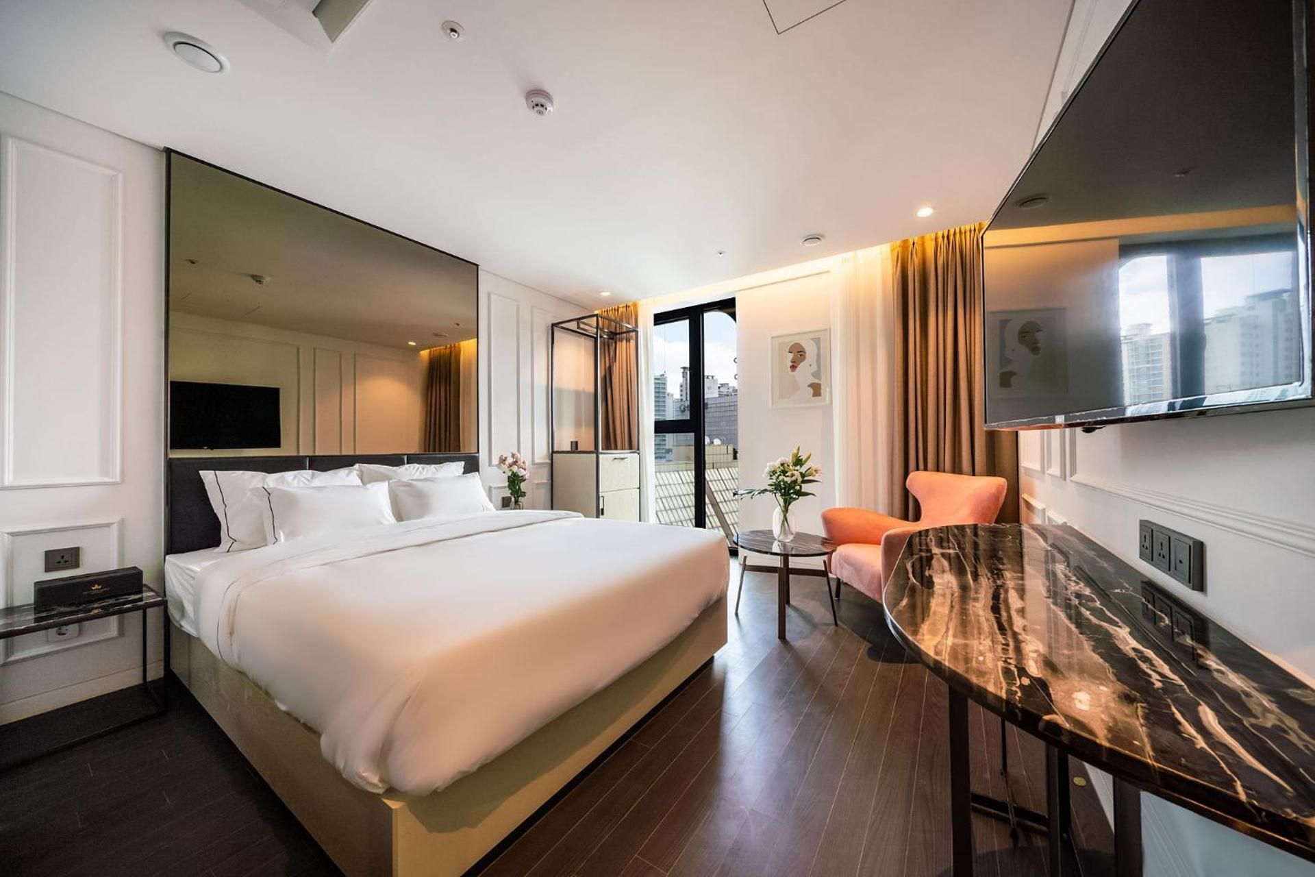 Hotel The Castle Sincheon - Jamsil Sene Deluxe Double or Twin Room