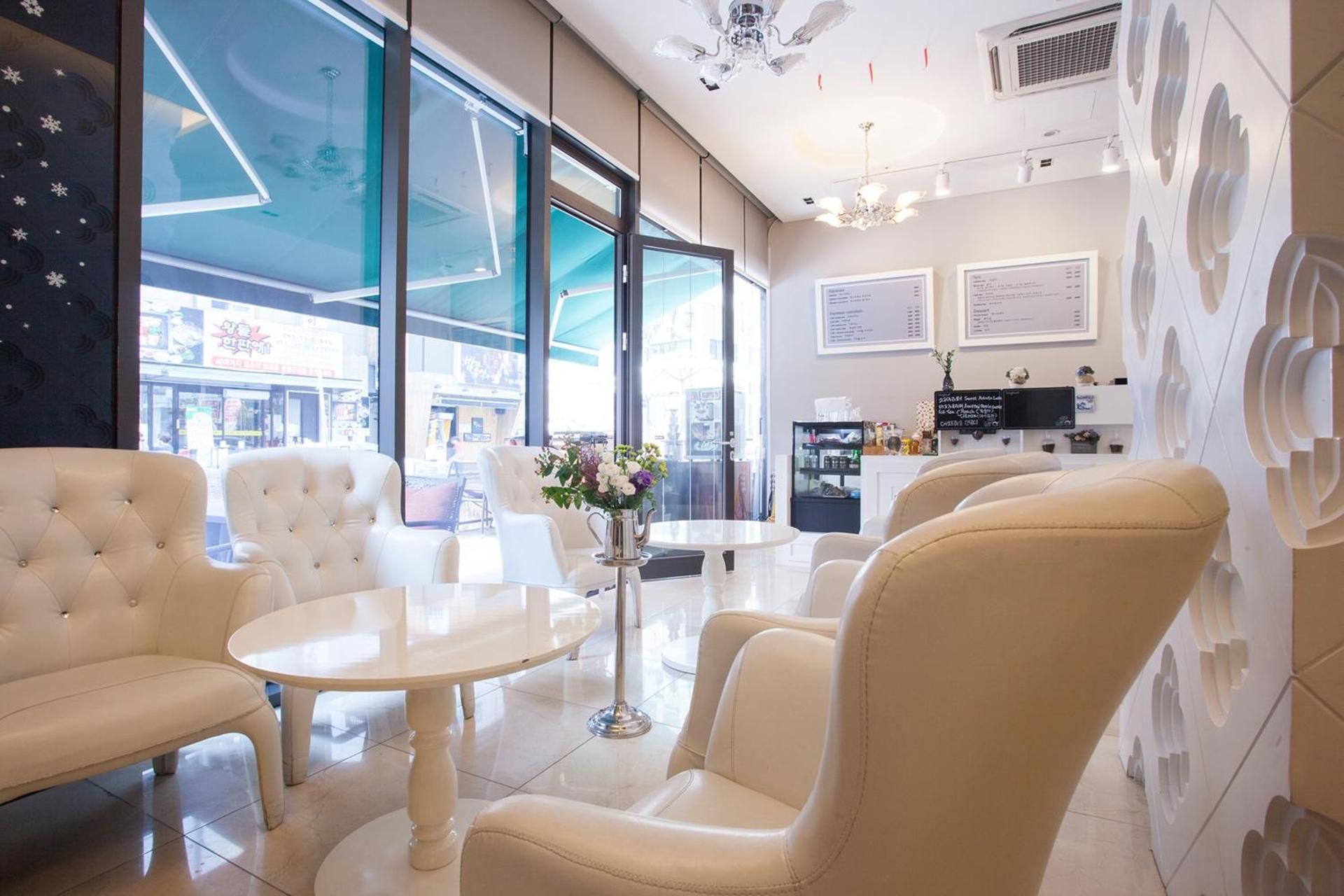 shared lounge/tv area