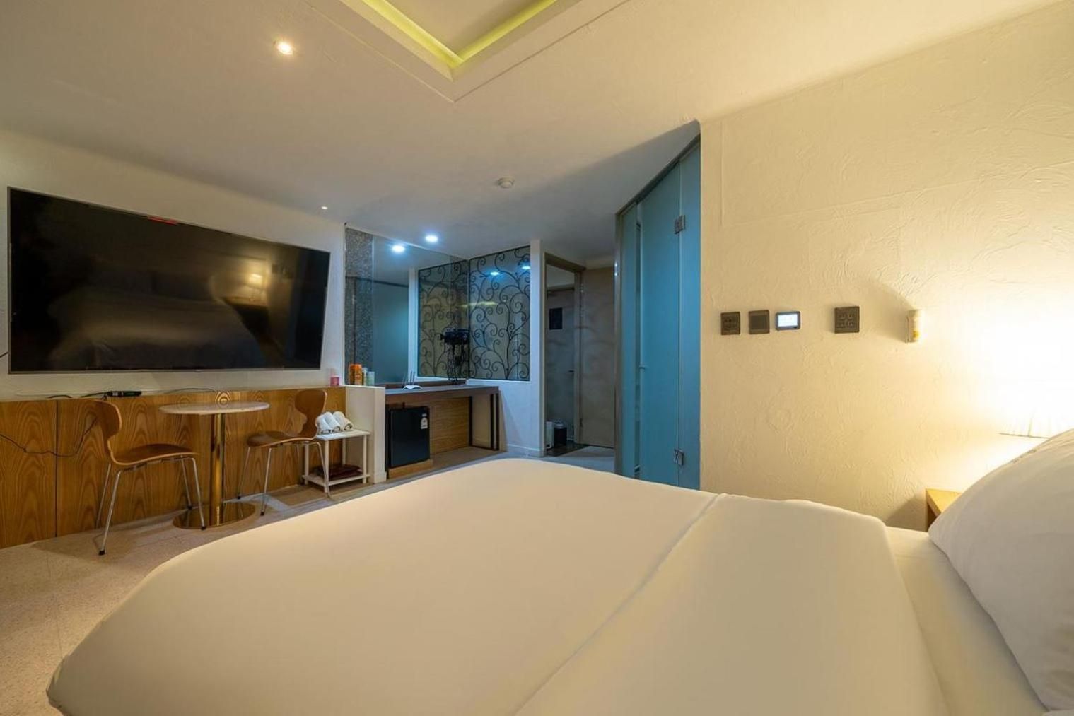 Sangbong Hotel Star Deluxe Double Room 3