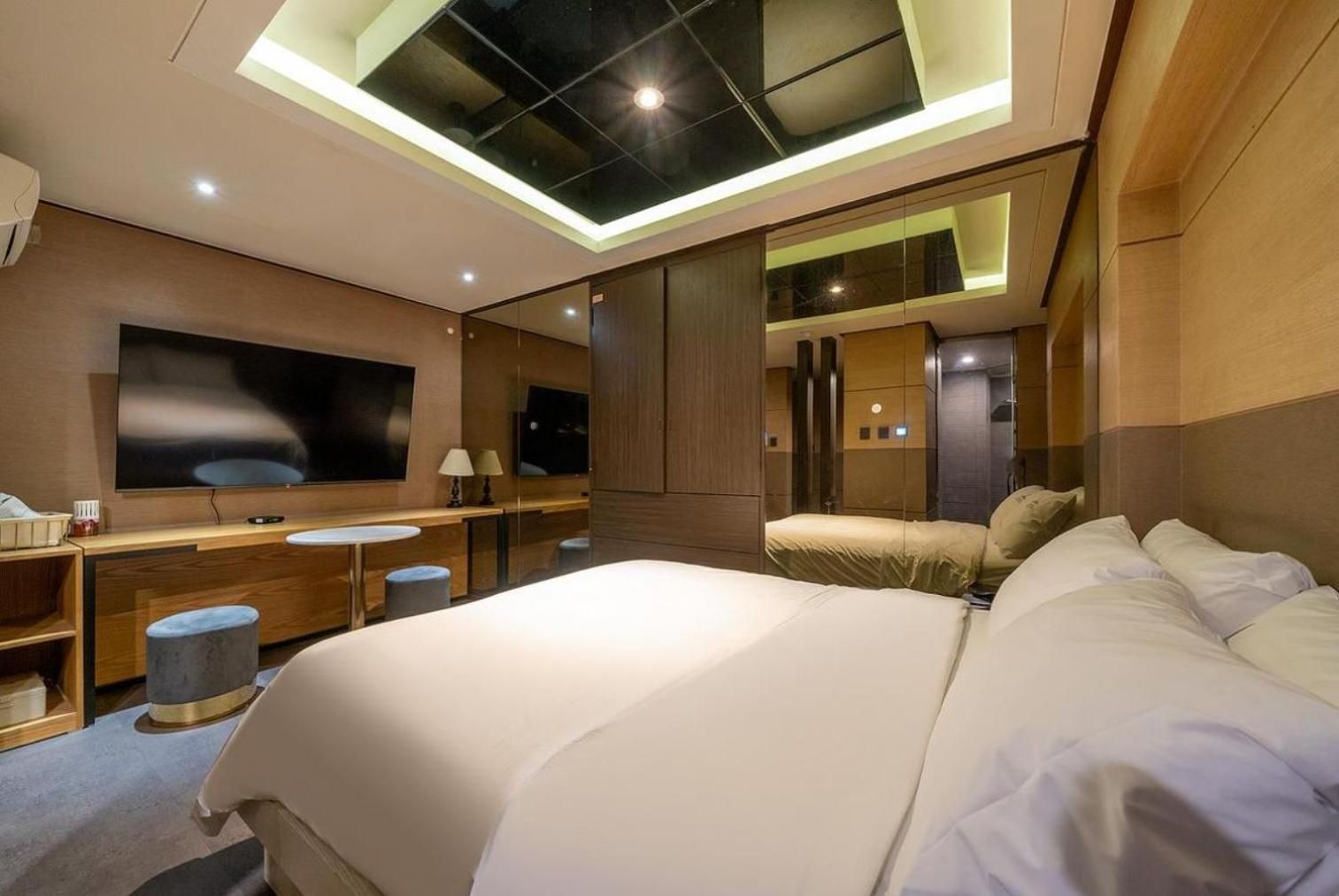 Sangbong Hotel Star Deluxe Double Room