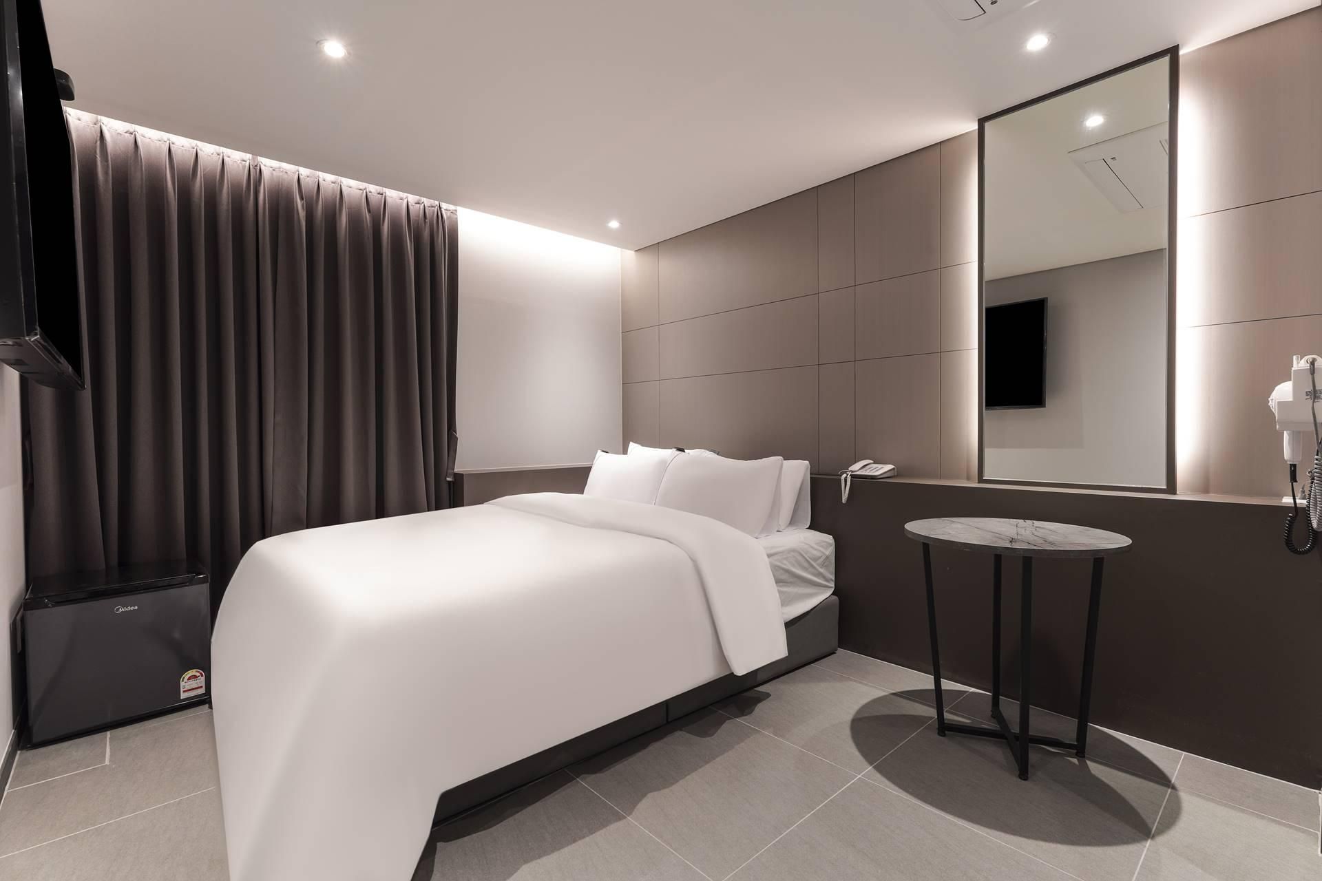 Lucir Hotel Standard Room 2