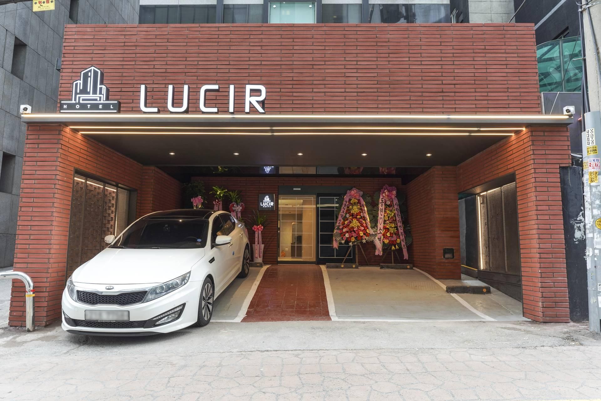 Lucir Hotel