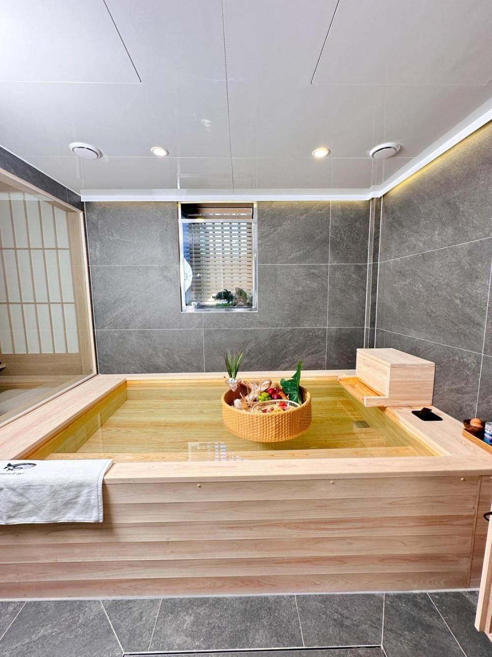 Whalero Gimpo Airport Quadruple Room 2