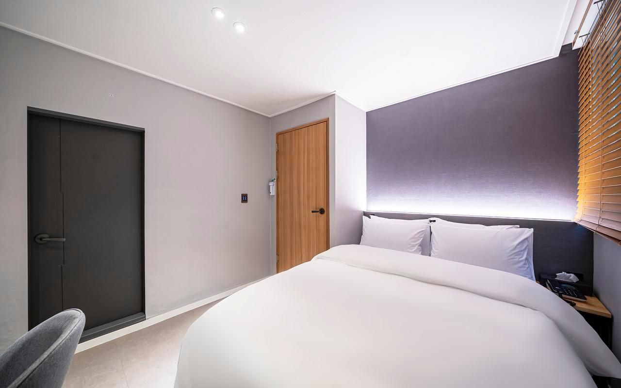 Deluxe Room - No Parking, Check-In After 10PM