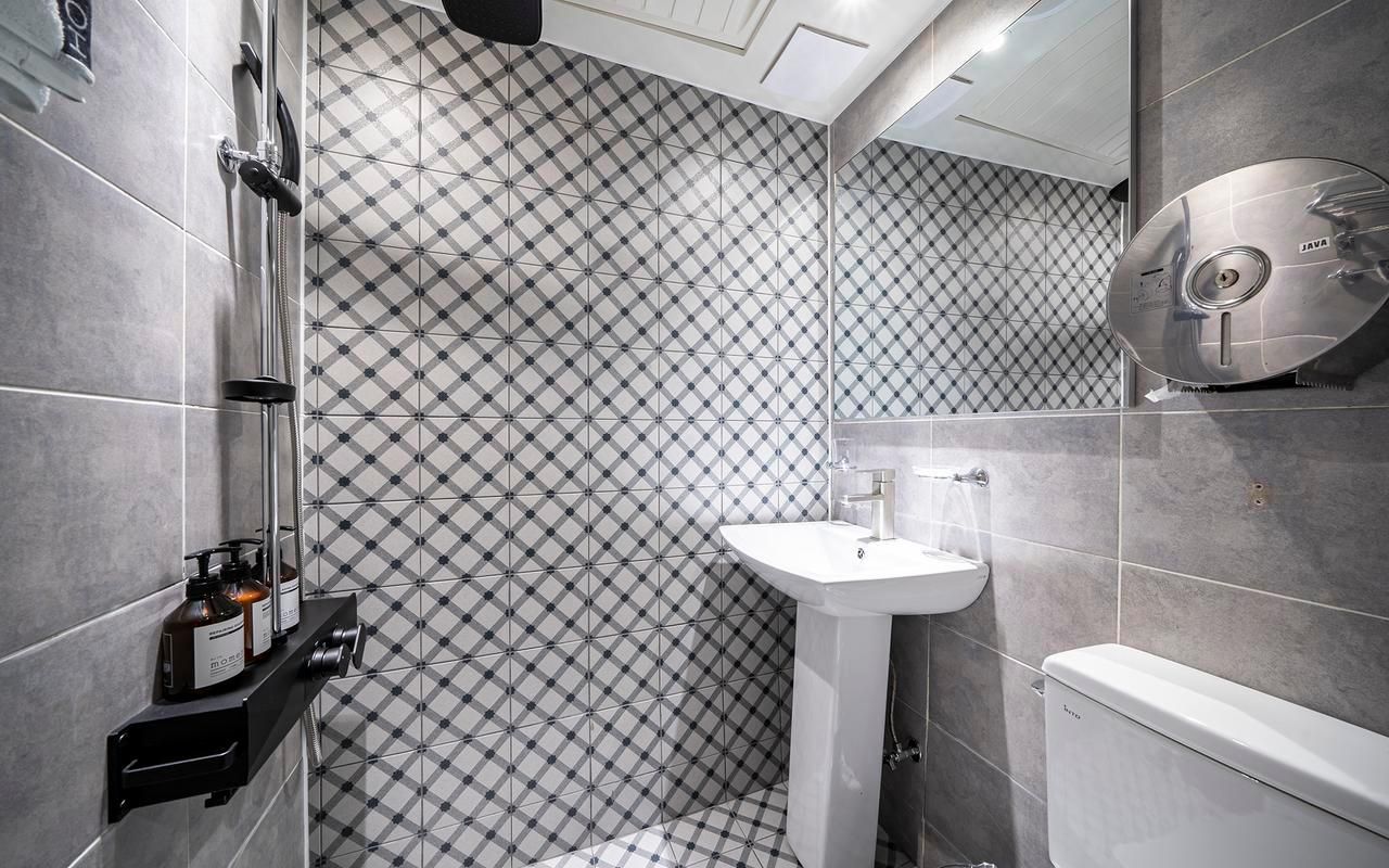 Mini Room, No Parking Included, 22:00 Check-In