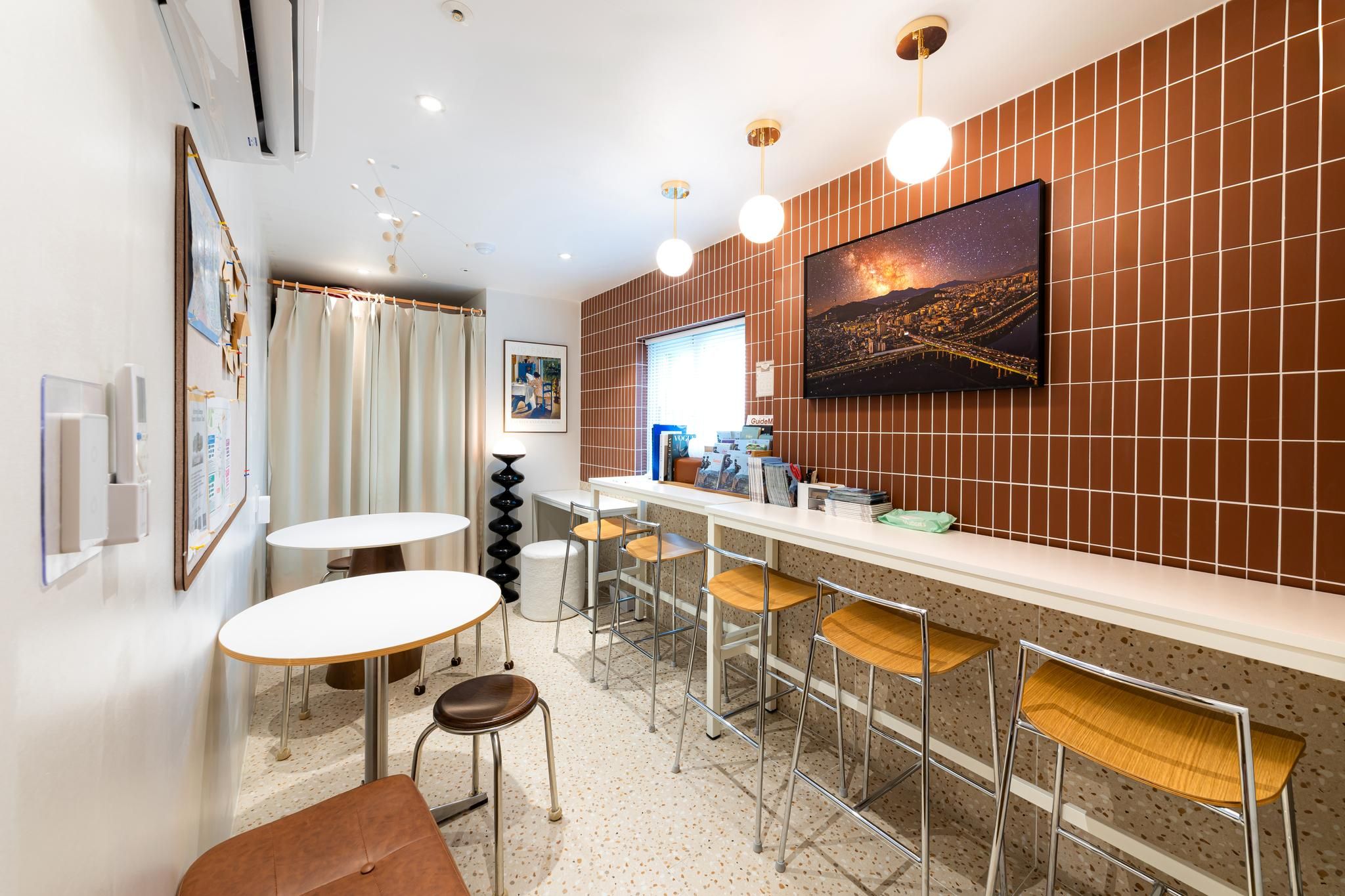 shared lounge/tv area