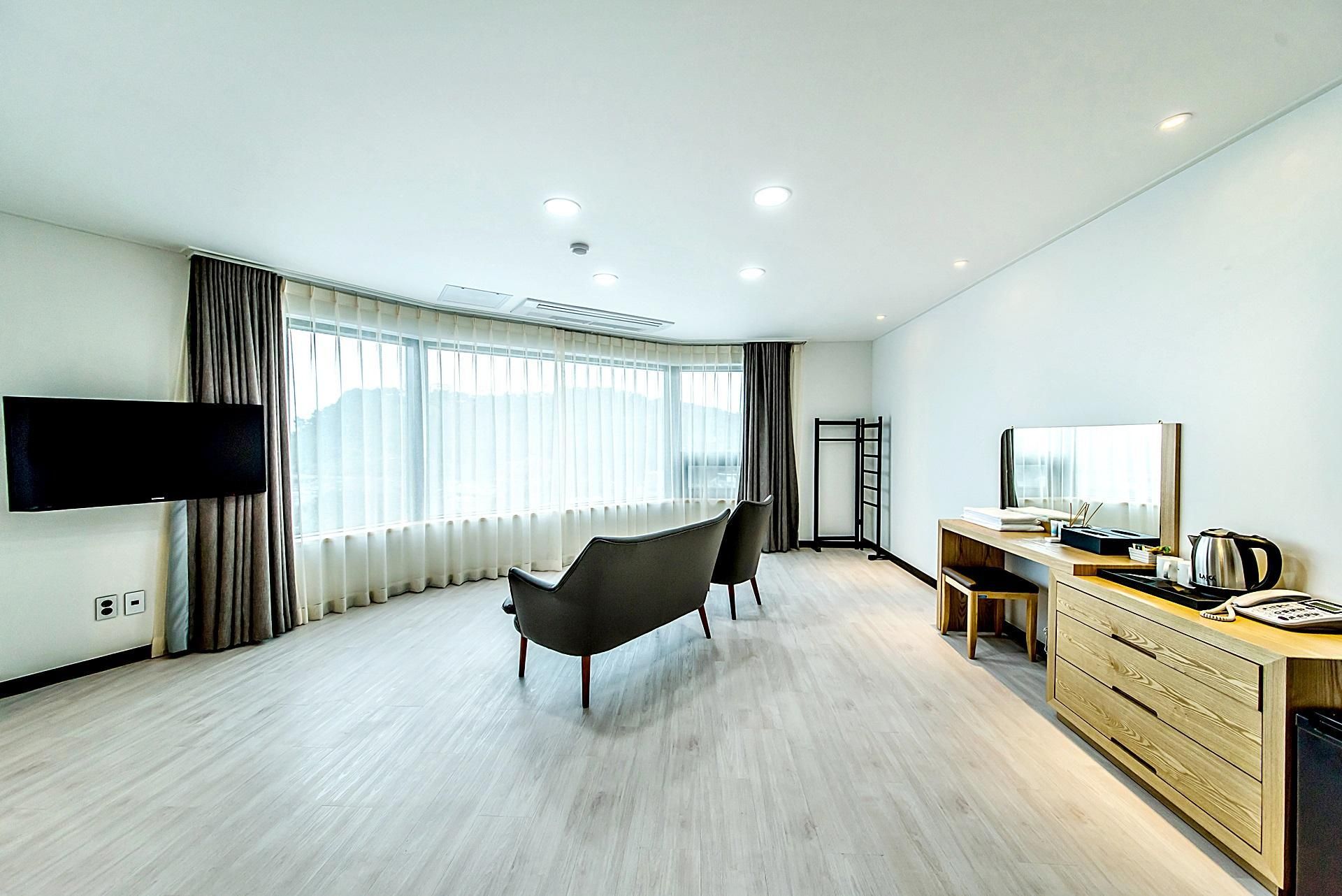 Deluxe Room with Breakfast