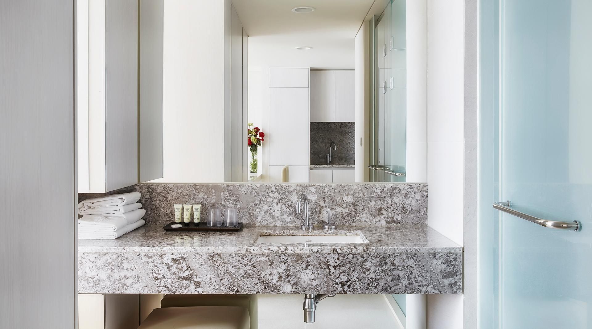 Island Double Ocean - Max 2, No Cooking, Tower Parking, Random Wood or Carpet