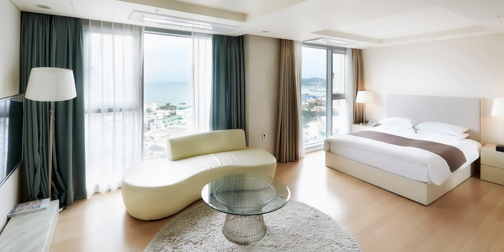 Island Double Ocean - Max 2, No Cooking, Tower Parking, Random Wood or Carpet