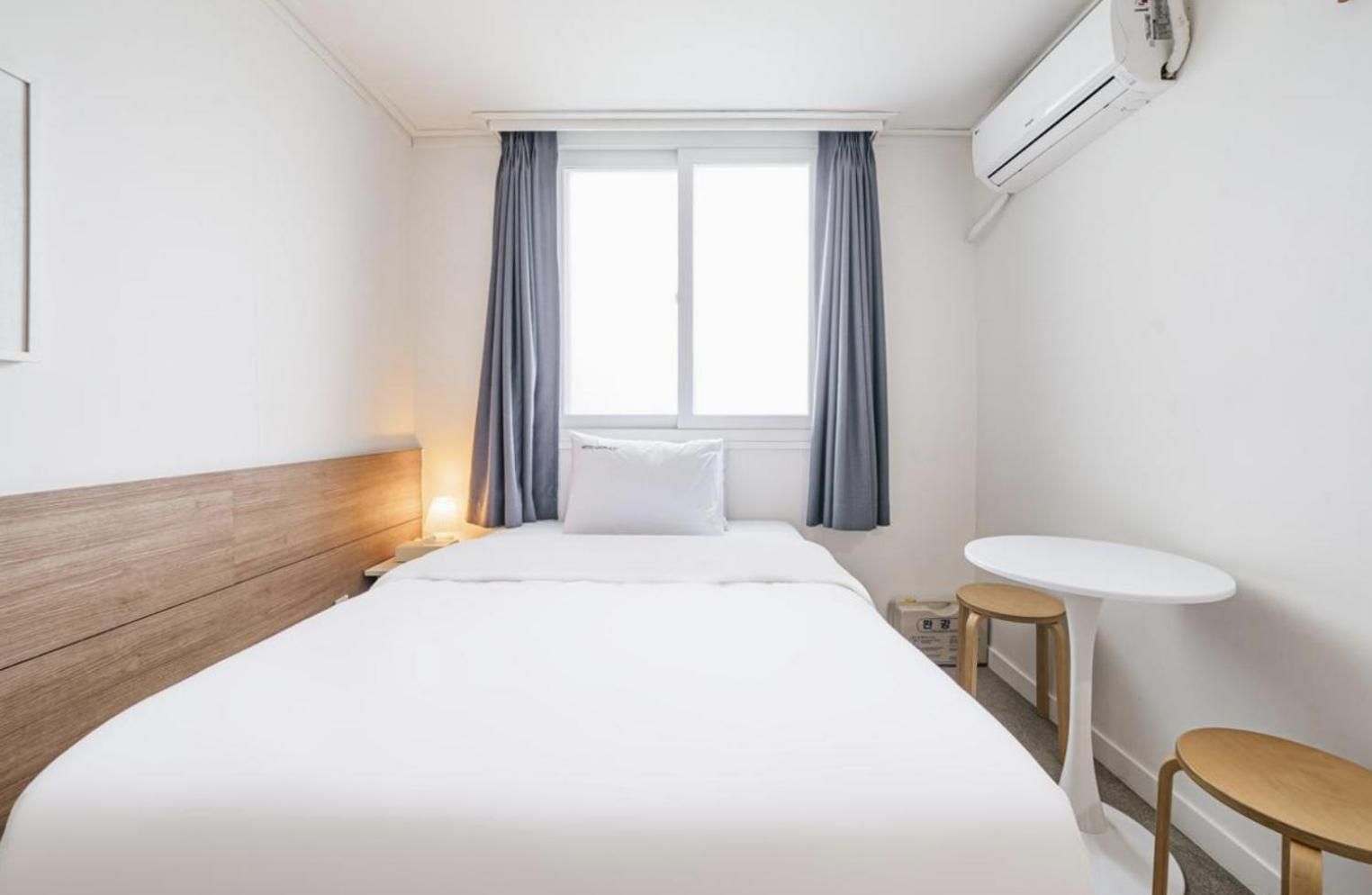 Small room 1PC - OTT free