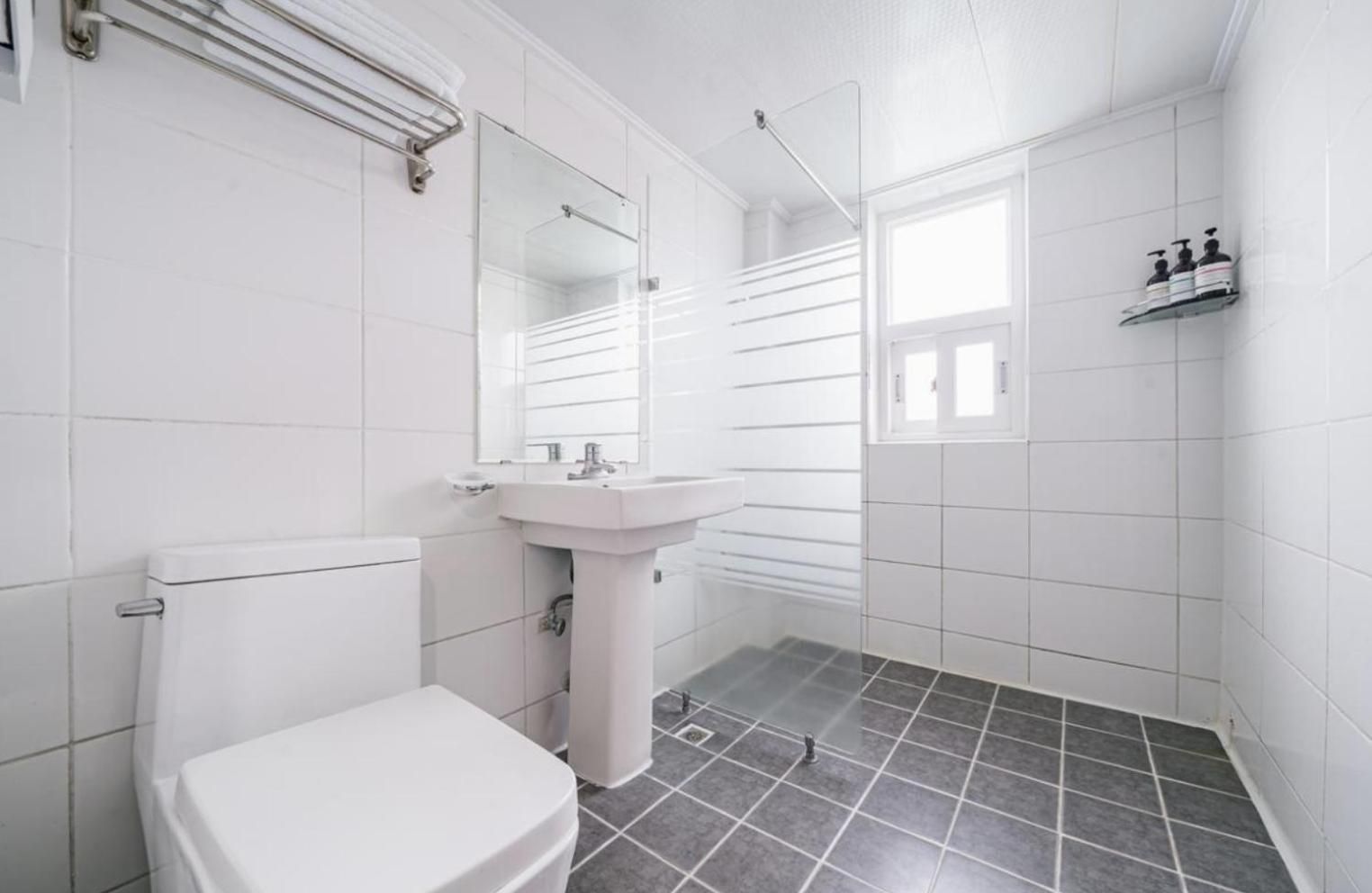 Small room 1PC - OTT free