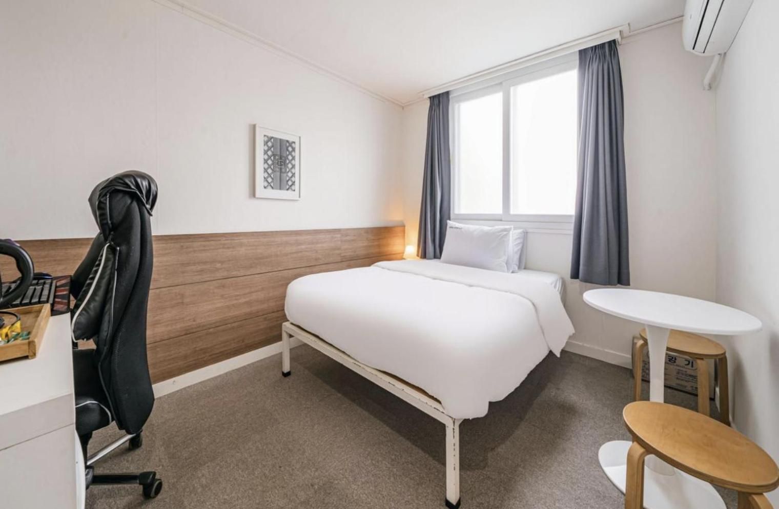 Small room 1PC - OTT free