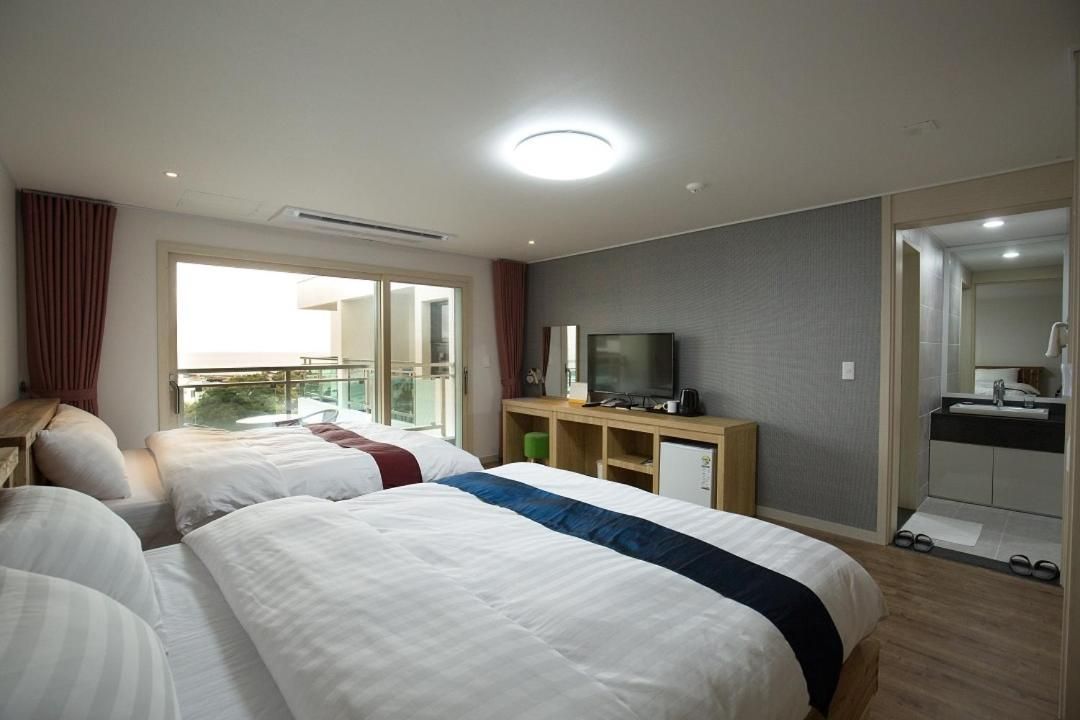 Family King Room - Non-Smoking