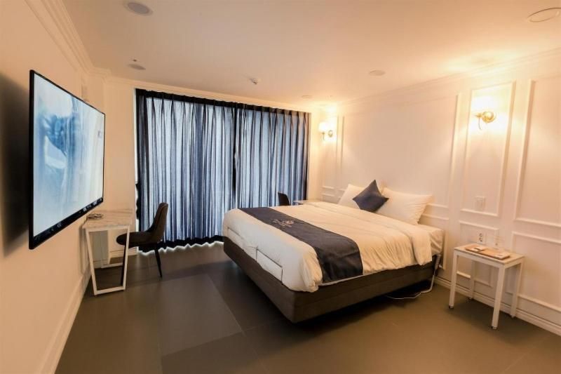 Low Floor Standard Double Room