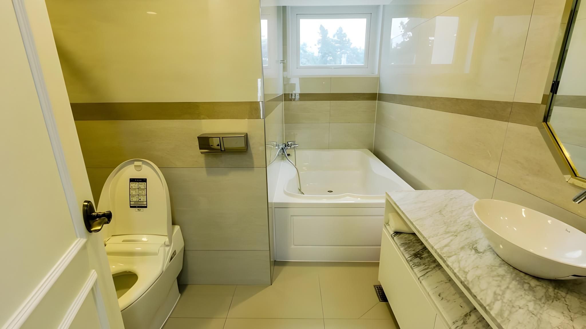 Deluxe Family Double (motion bed, styler, bathtub & washing machine, Netflix)