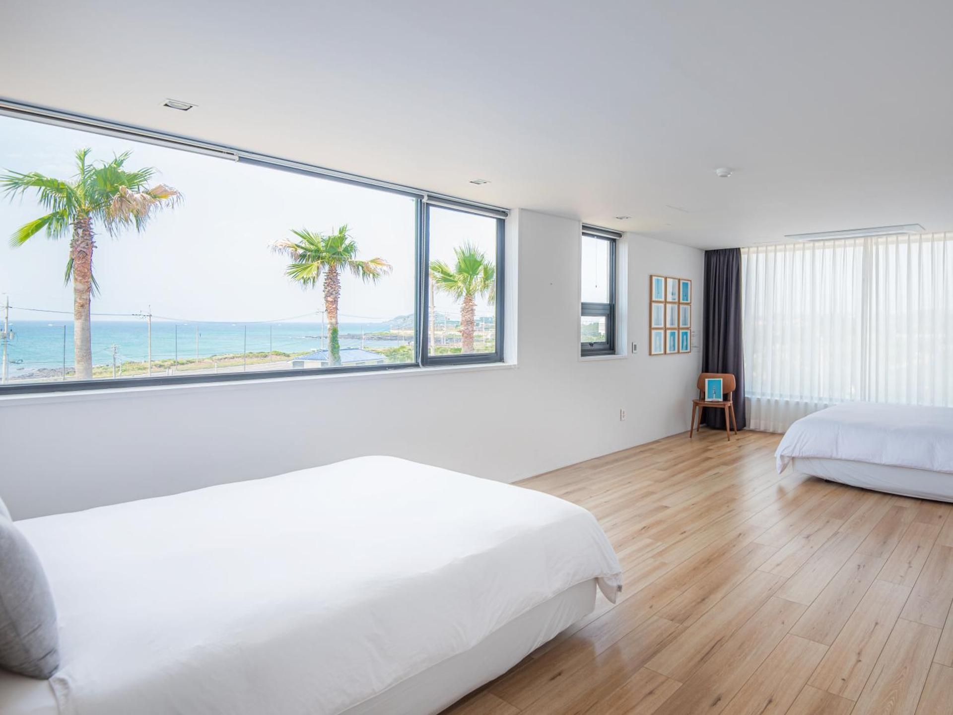 Family Room with Sea View