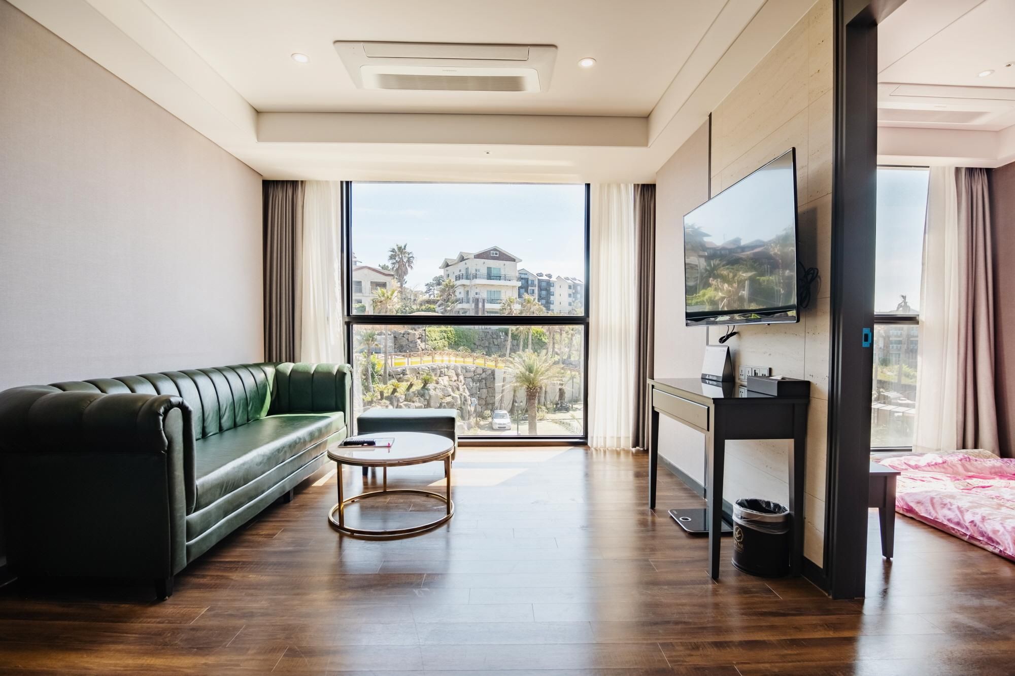 Family Suite Ondol - Complimentary Access to the Infinity Pool