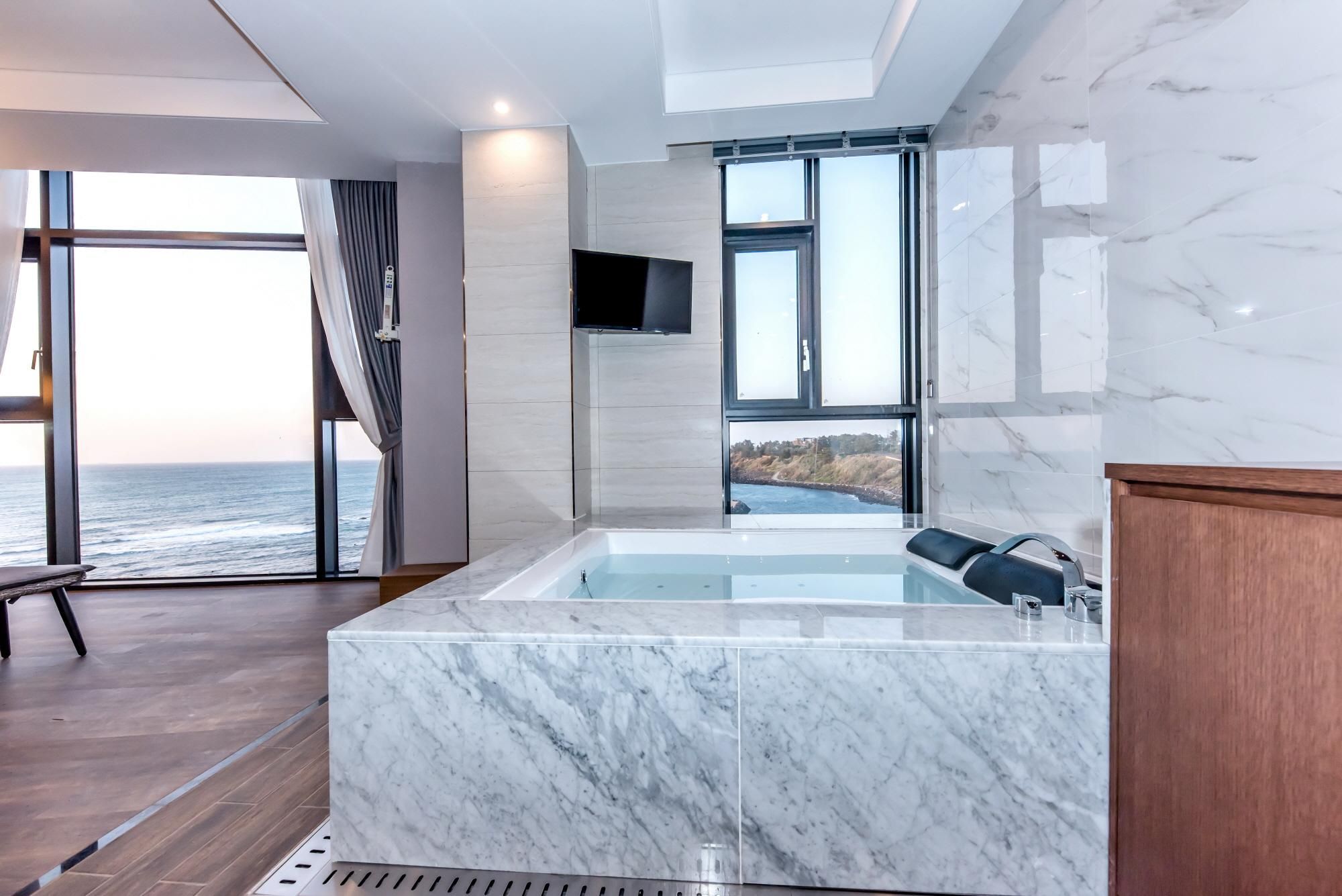 Oceano Ocean Suite - Complimentary Access to the Infinity Pool