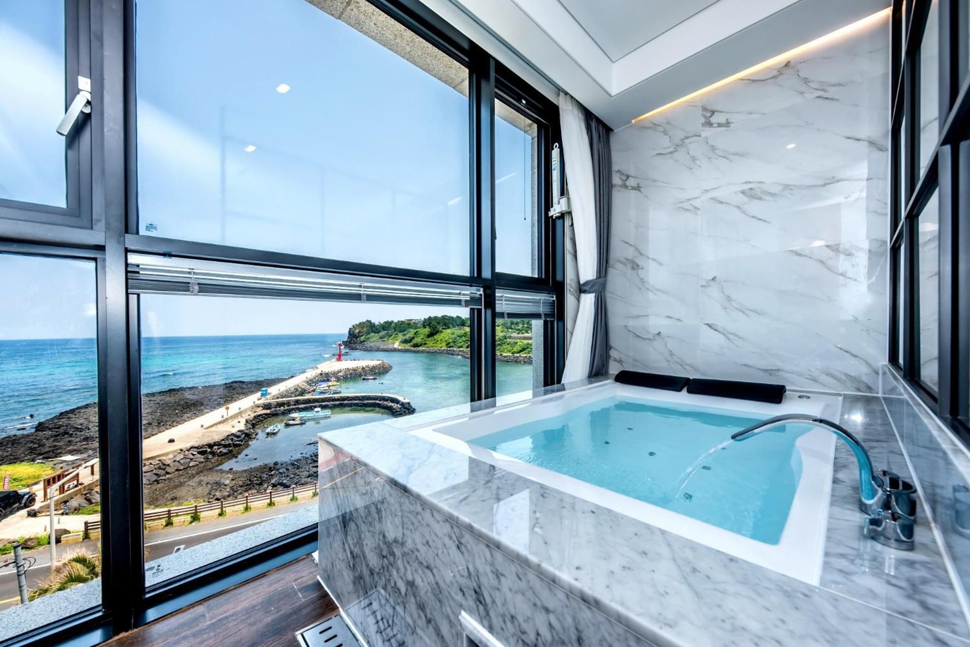 Deluxe Twin Ocean View - Complimentary Access to the Infinity Pool