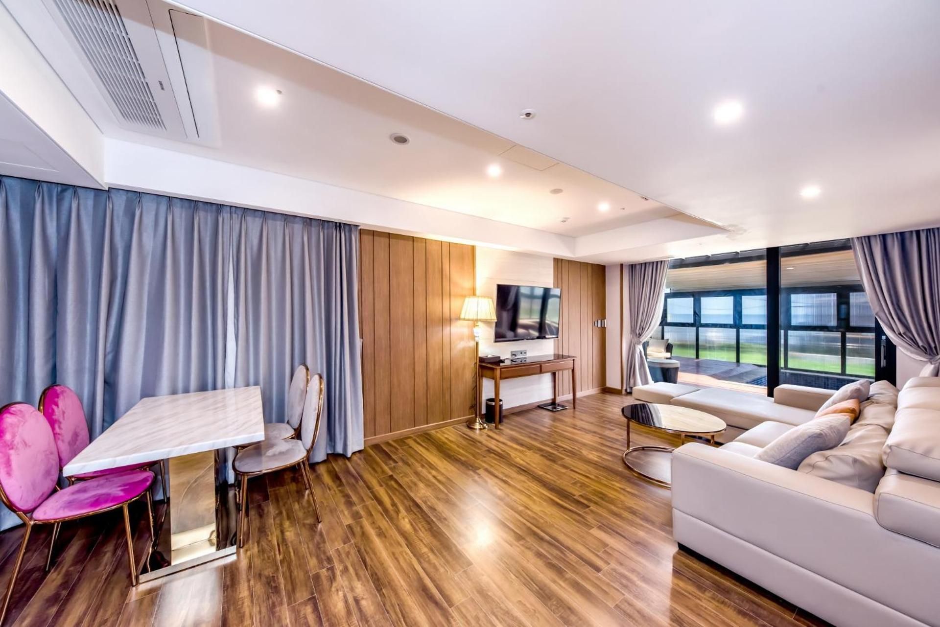 Oceano Ocean Pool Villa