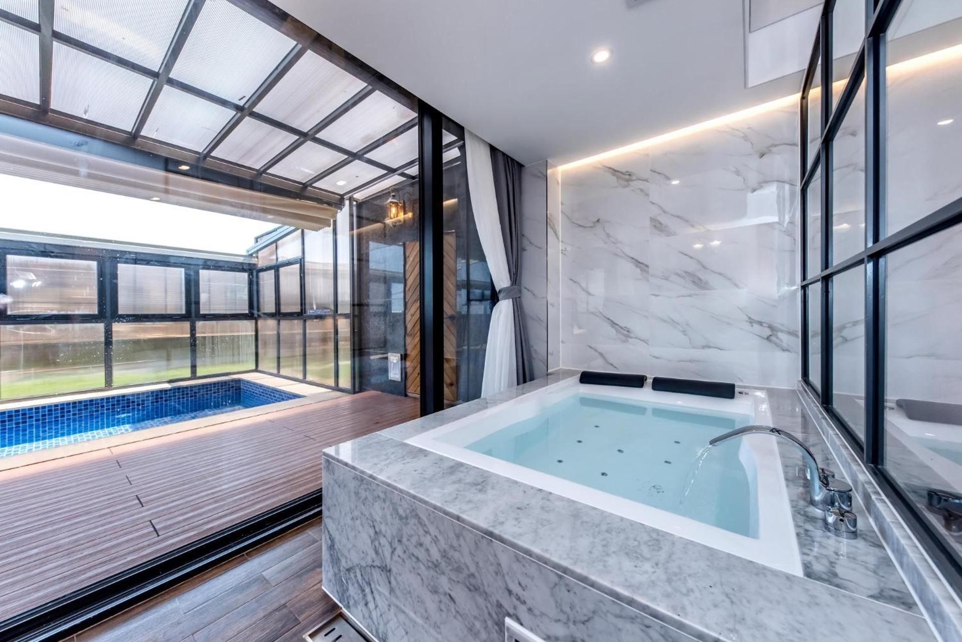 Oceano Ocean Pool Villa