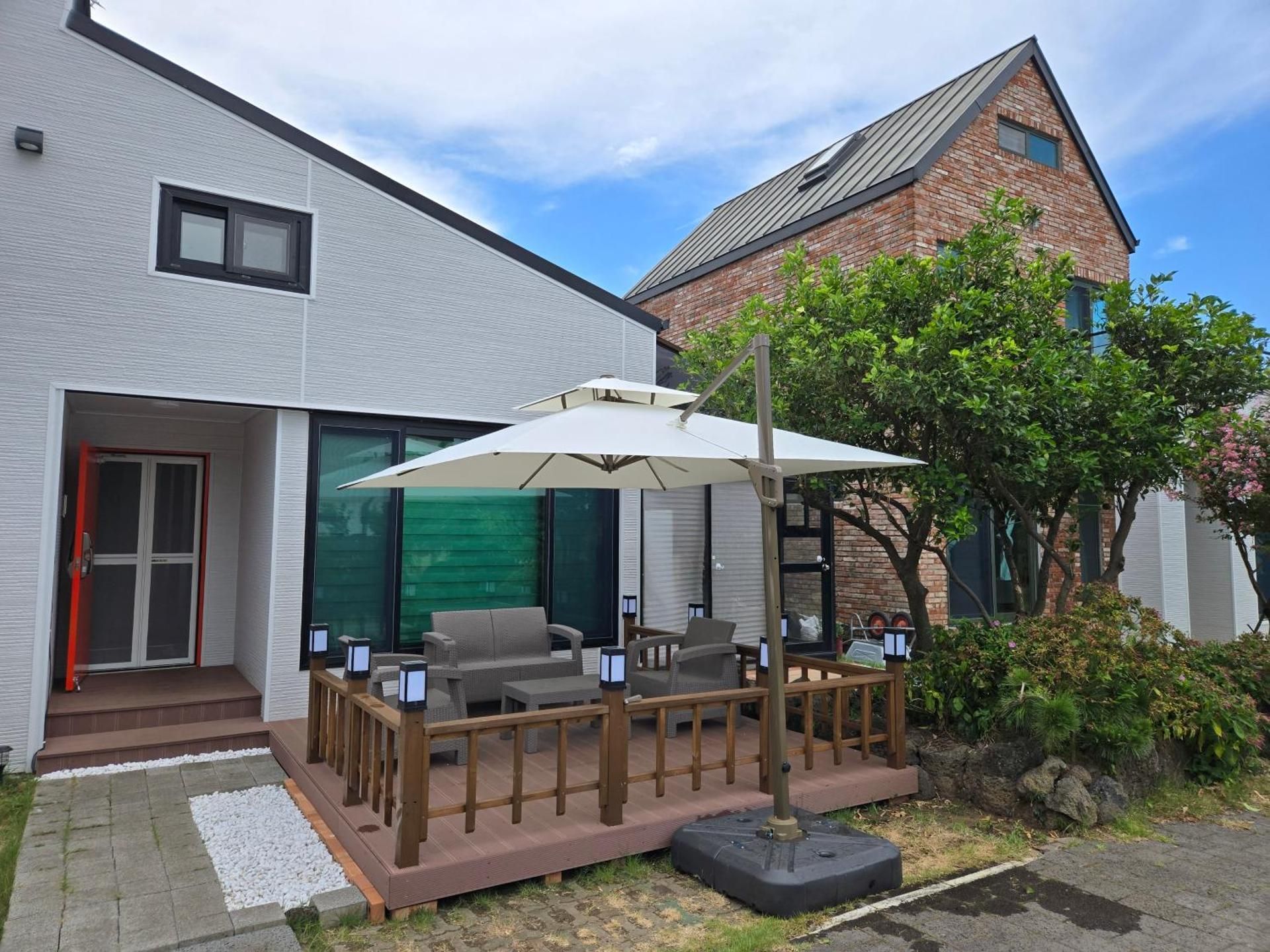 Jeju brickninemansion