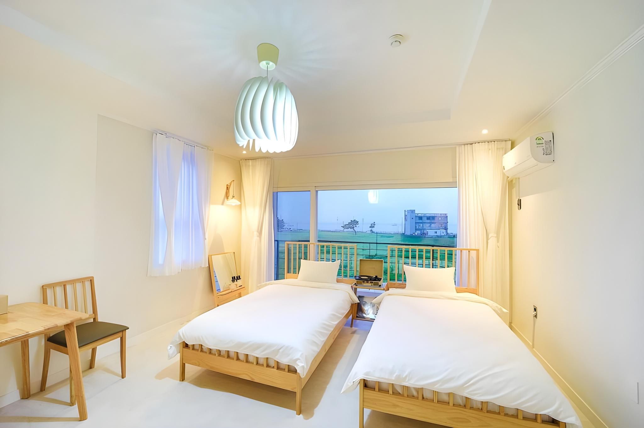 Sarang Tulle Pension double bed room 201