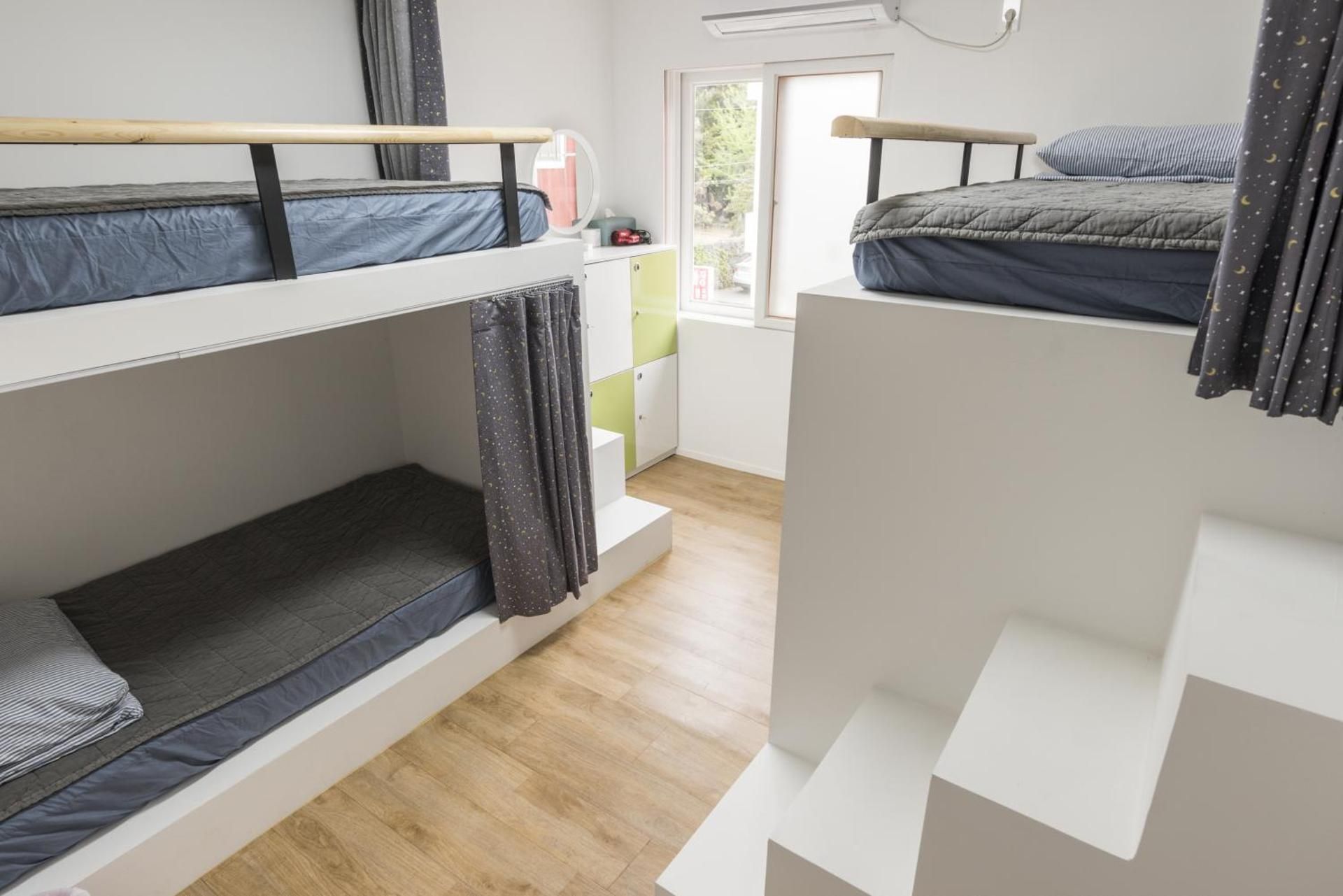 1 Person in 4-Bed Dormitory with Shared Bathroom and Air Conditioning - Female Only