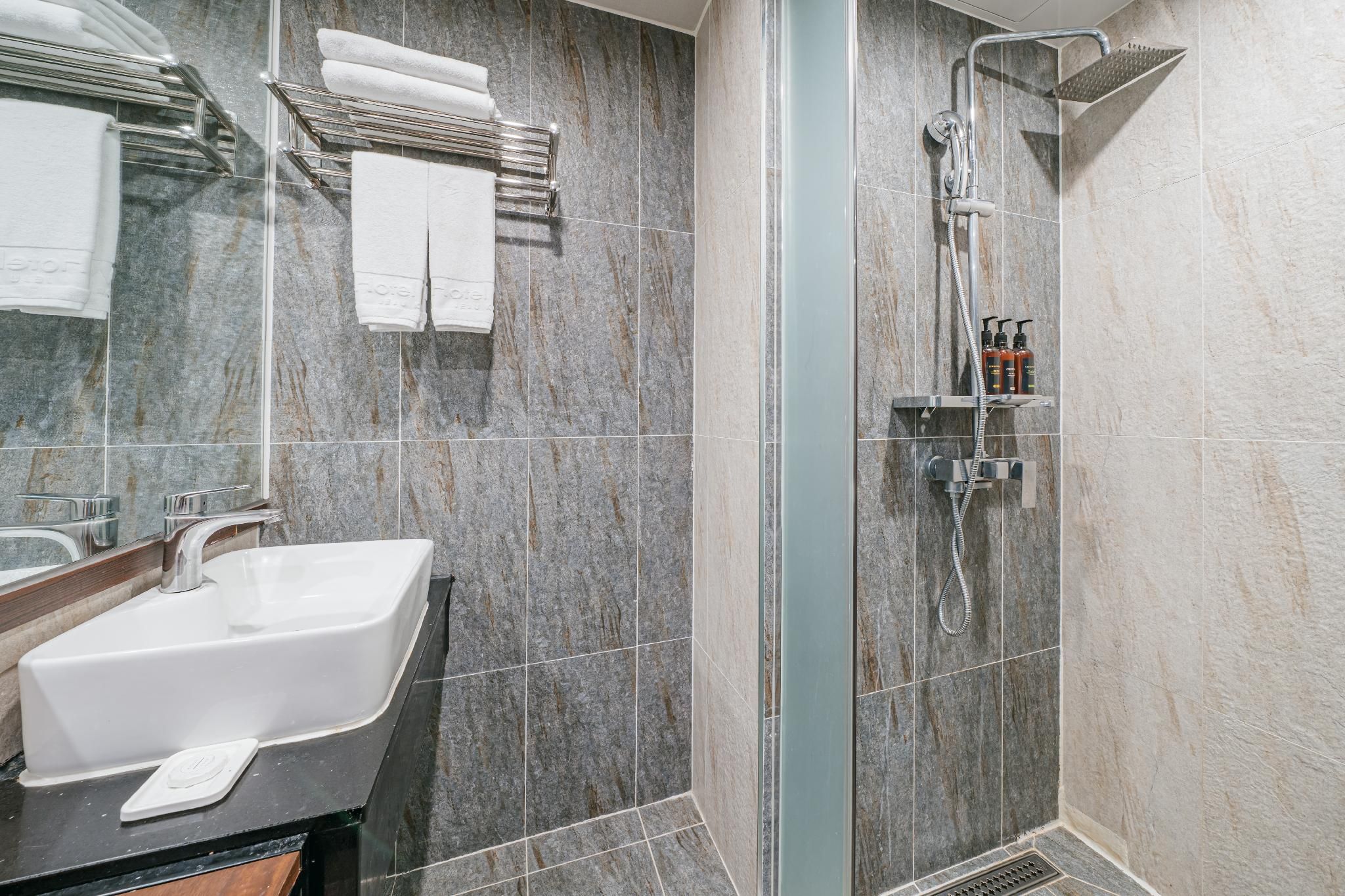 Deluxe Family Room for 3 People