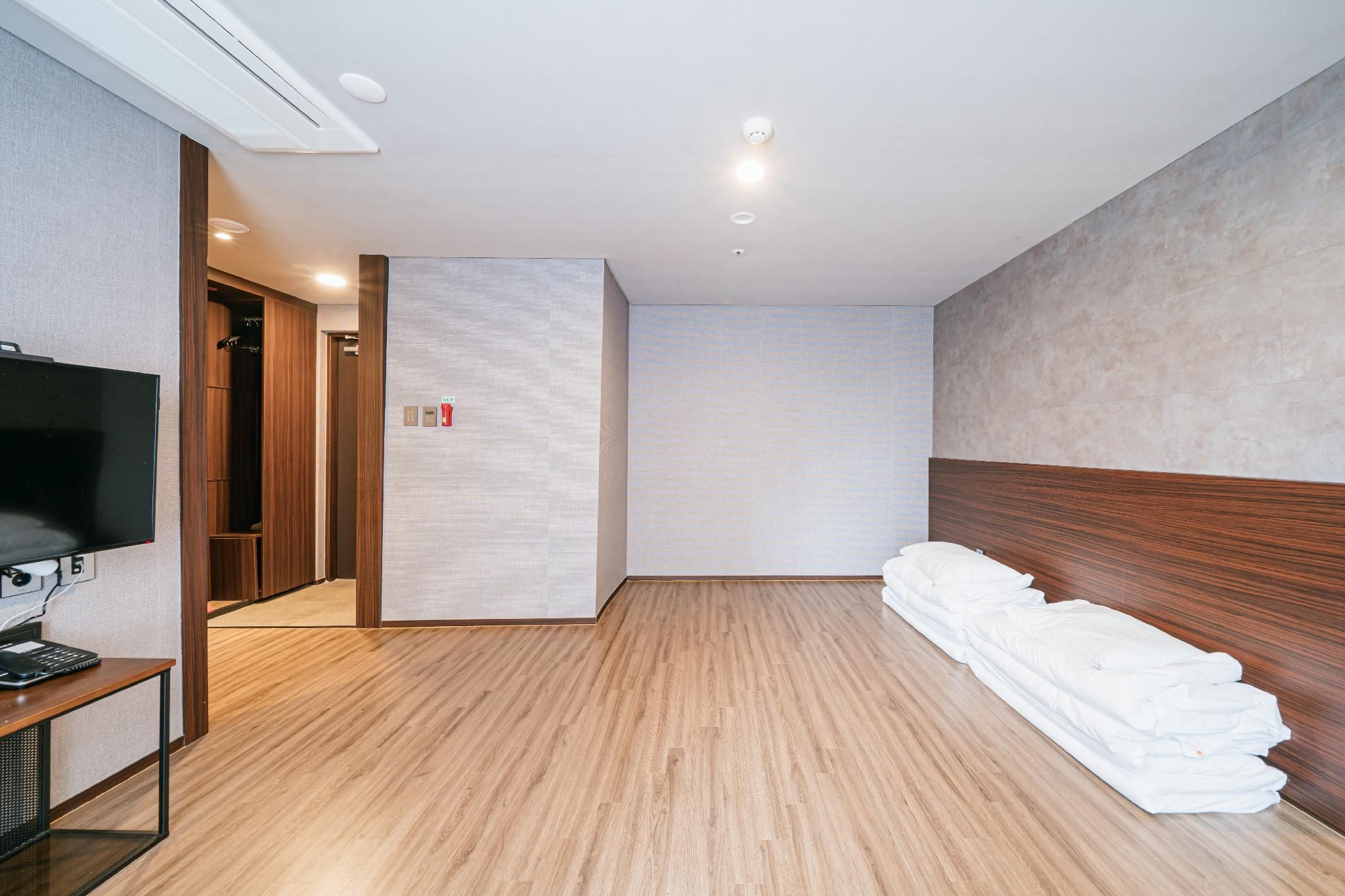 Room for 3 People with Ondol Floor