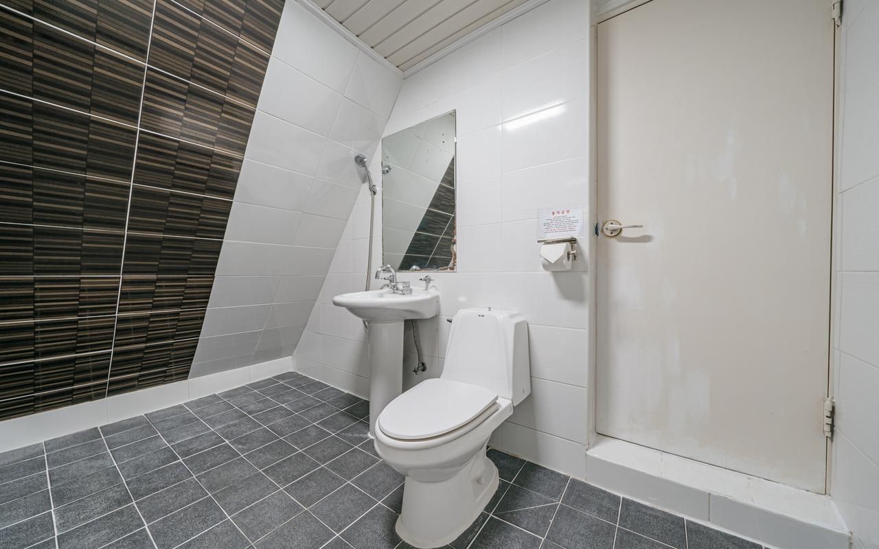 Cinema Style Family Twin Room