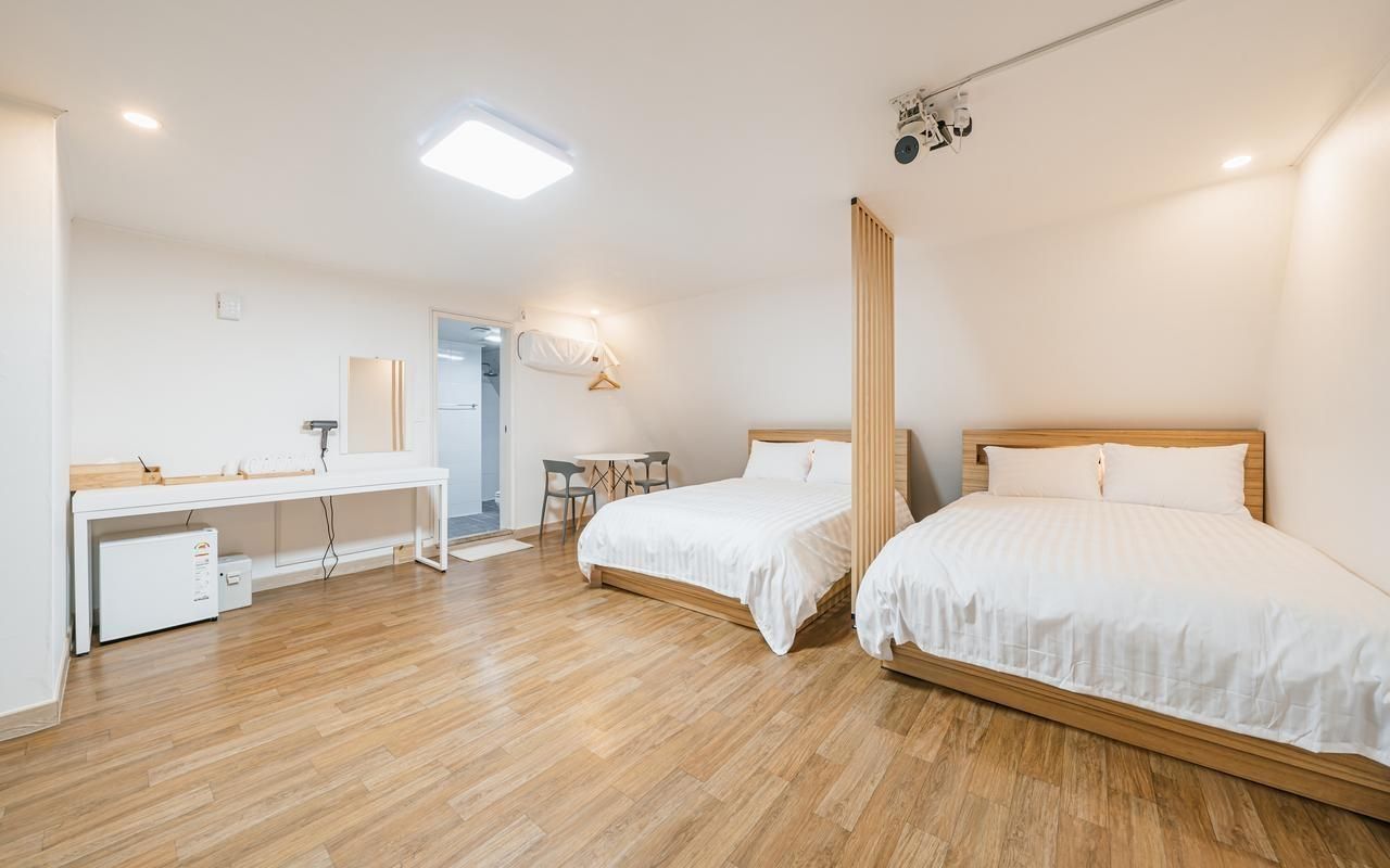 Cinema Style Family Twin Room