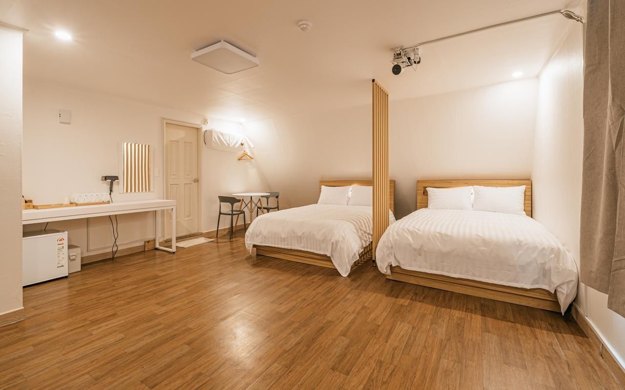 Cinema Style Family Twin Room