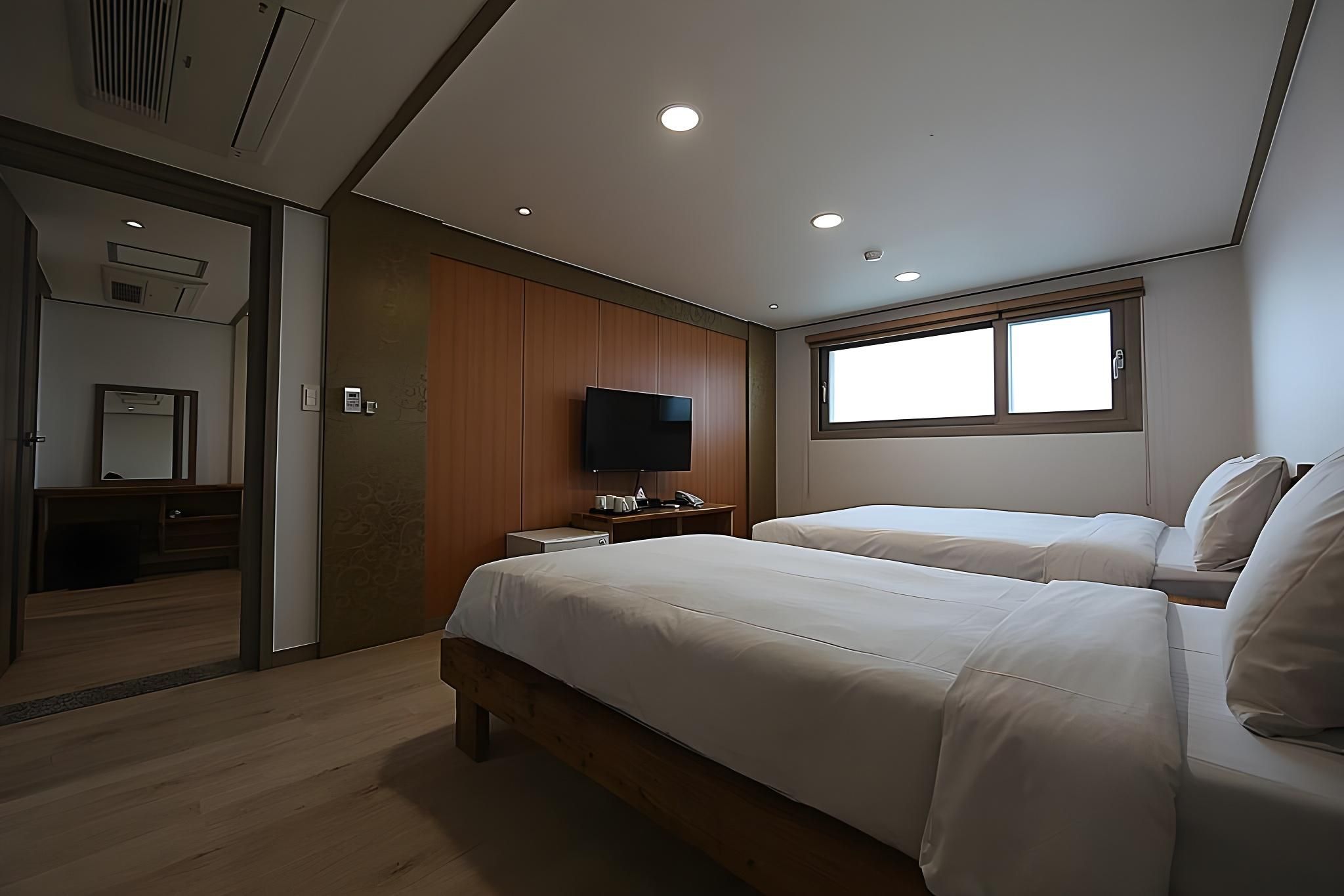 Family Two Bedroom with 4 Bed