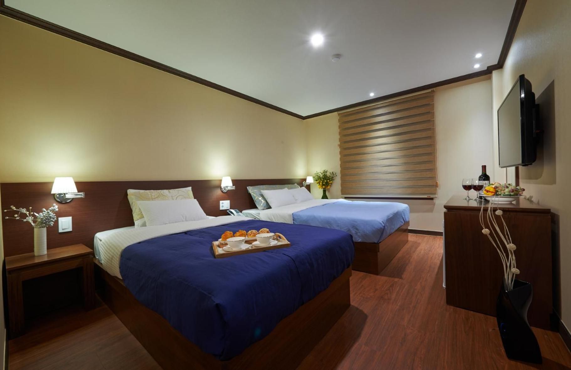 Four Seasons Hotel Standard Twin Bed 2