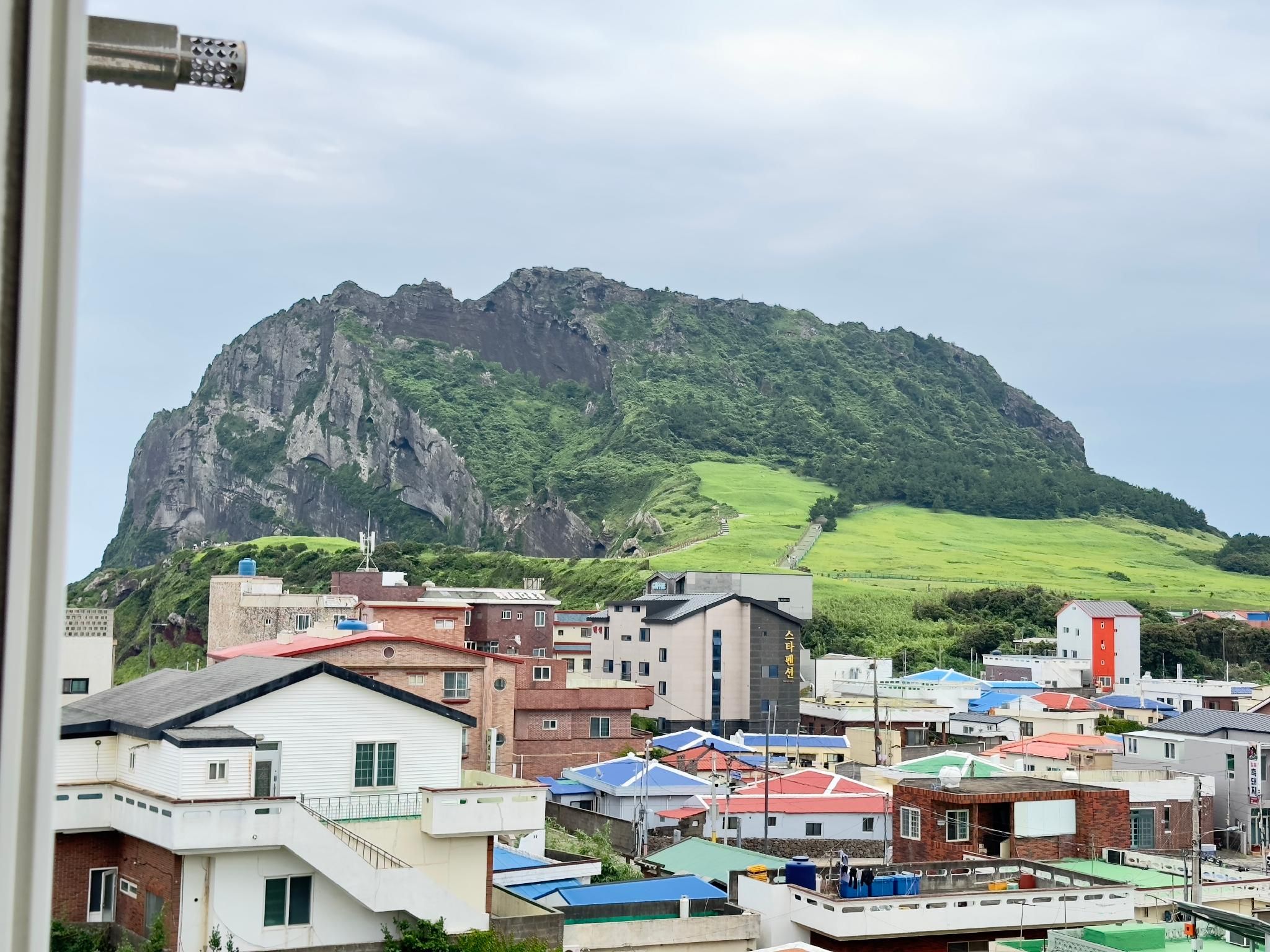 Pureun Jeju Pension Deluxe Family Room