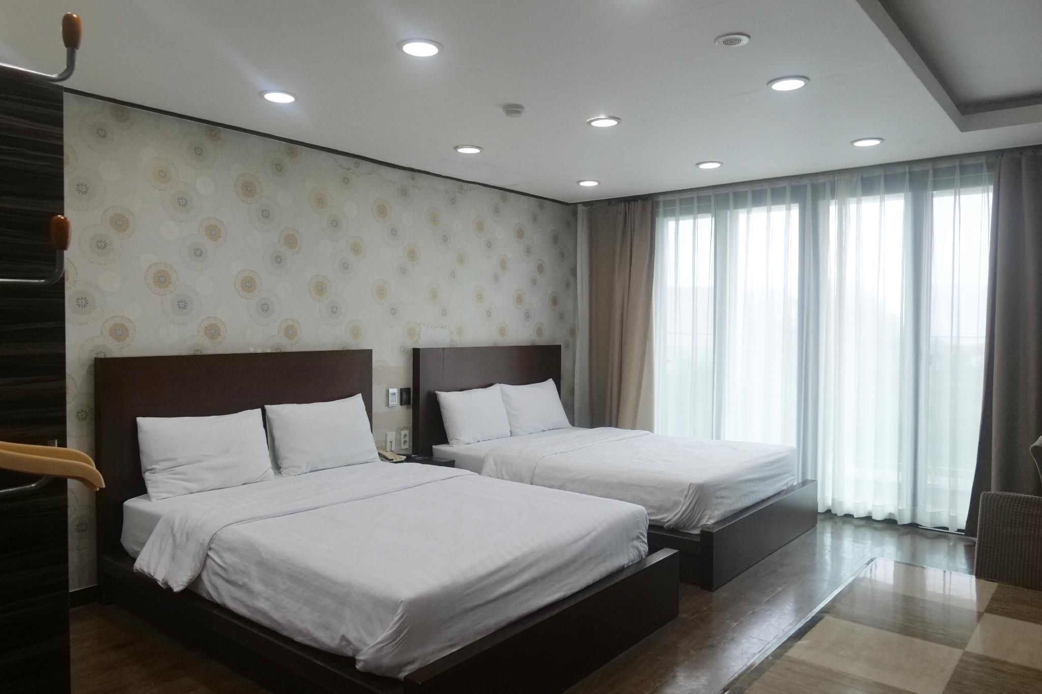 Deluxe Twin Room Type A