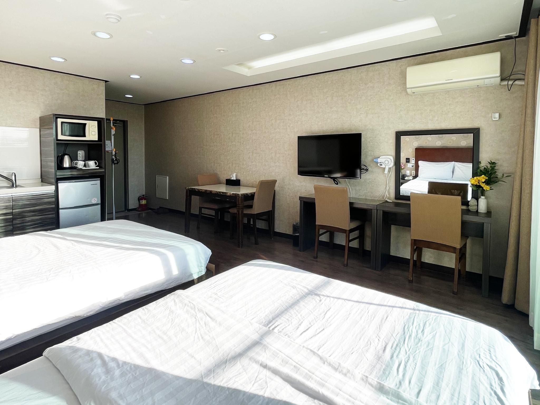 Deluxe Twin Room Type A