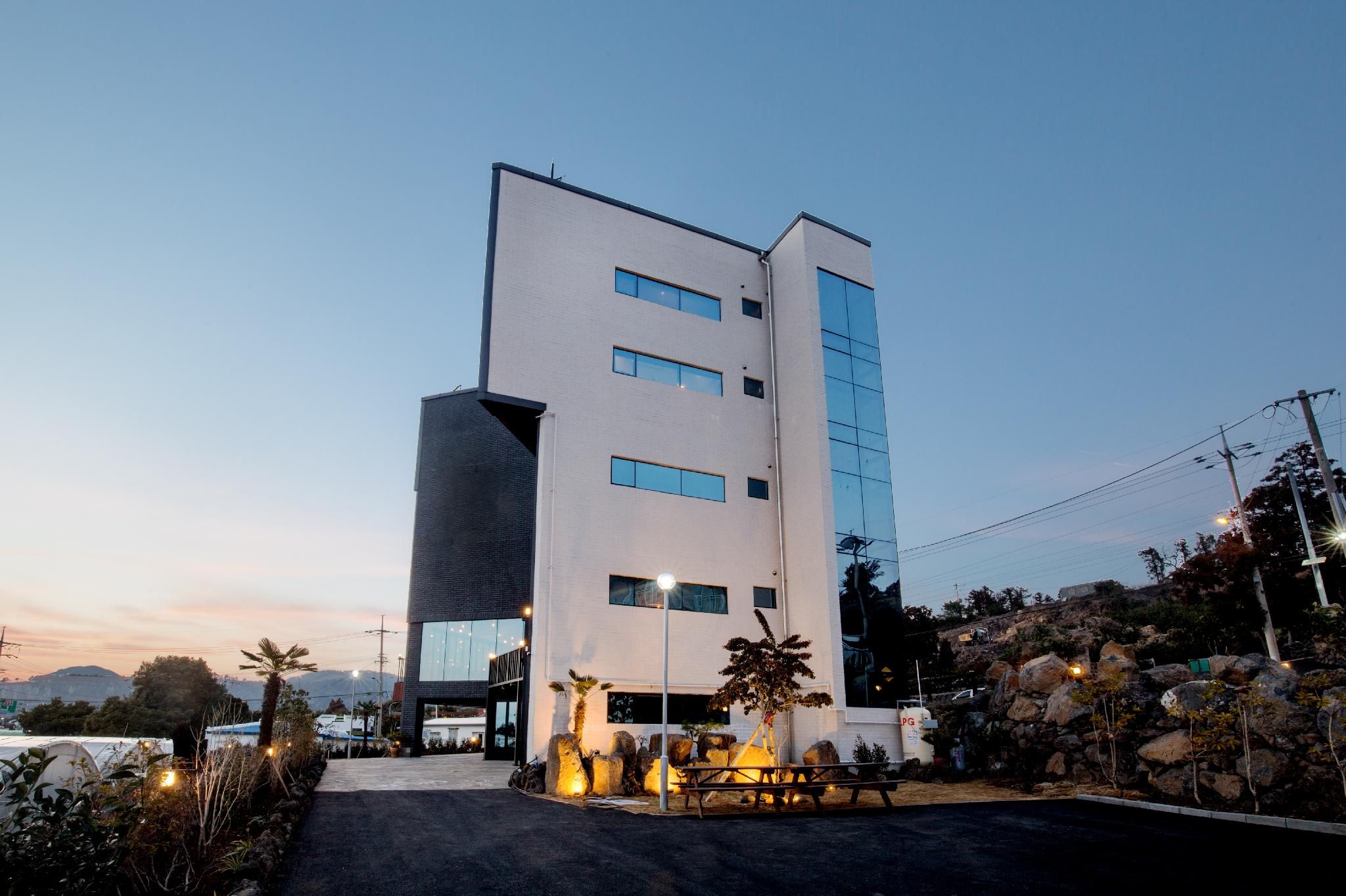 EDO fantastic ocean views, sunsets and sunrises.