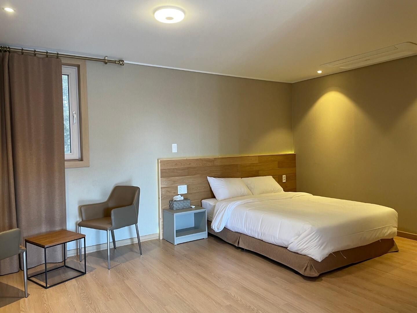 101 (Hotel style studio)